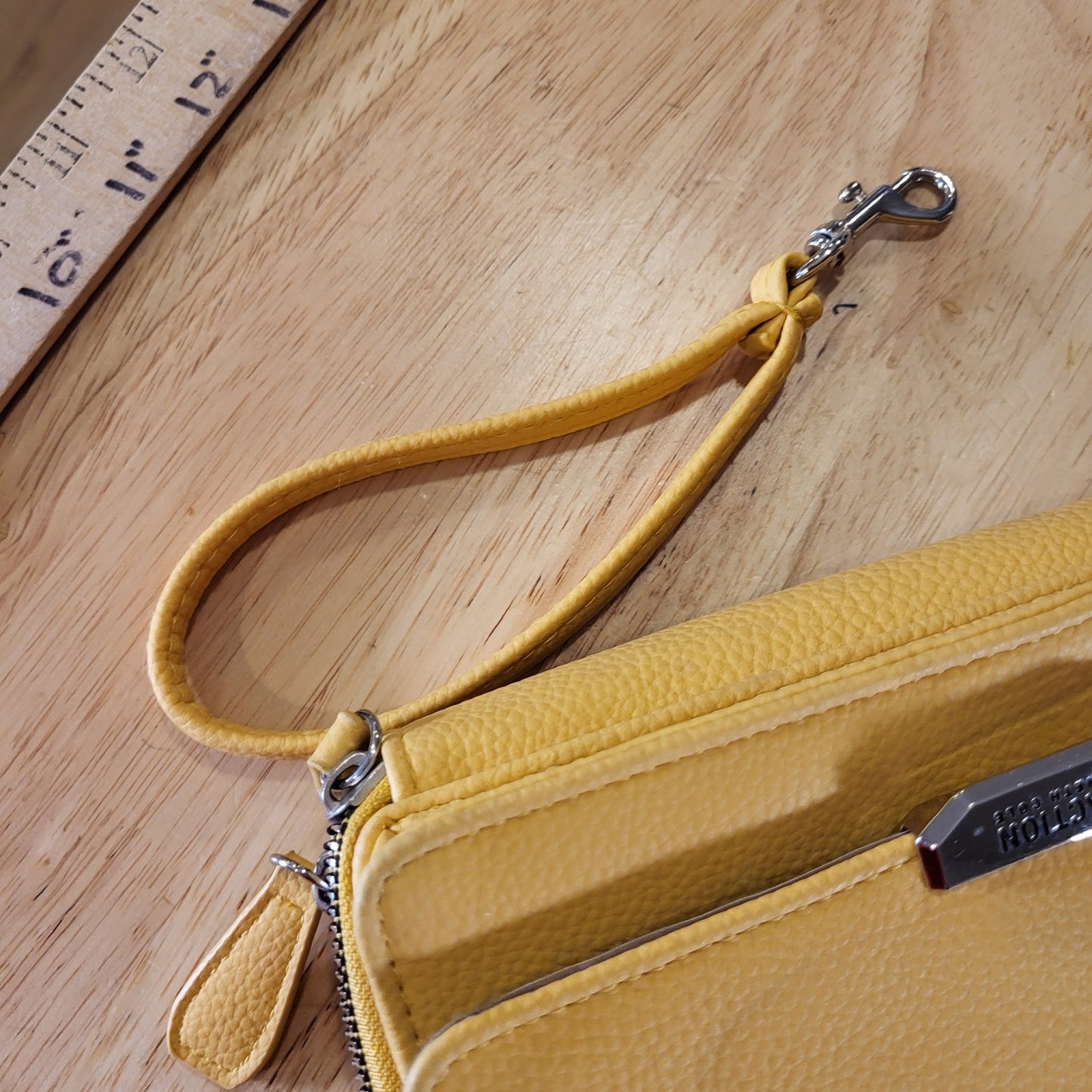 Kenneth Cole Reaction Yellow Pebbled Leather Cross Body 8" X 5" Zip