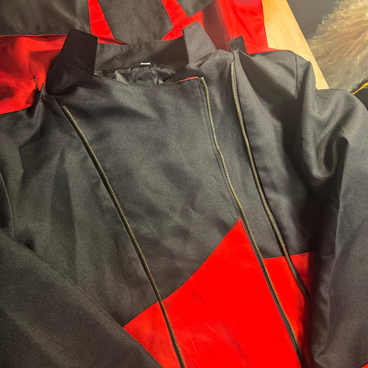 Assassin's Creed red black hooded zip jacket Tails button detail size medium