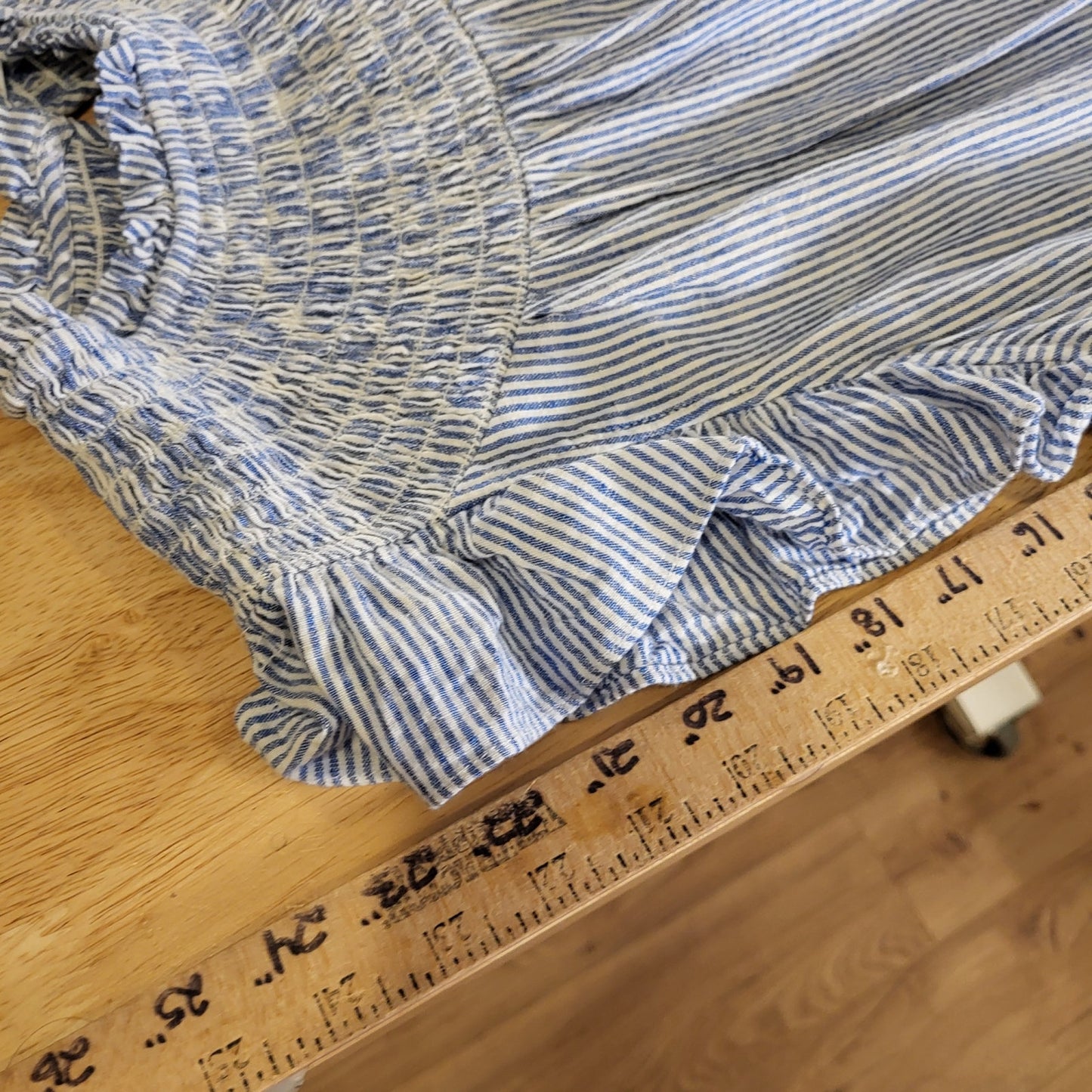 Crown & Ivy XXL Linen Blend Flutter Sleeve Elastic Keyhole Blue Striped