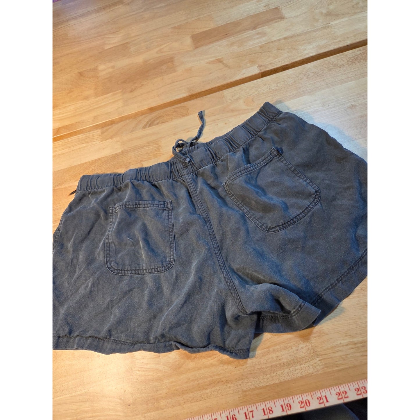 Gap size extra large gray soft flowy elastic waist tie front shorts pockets
