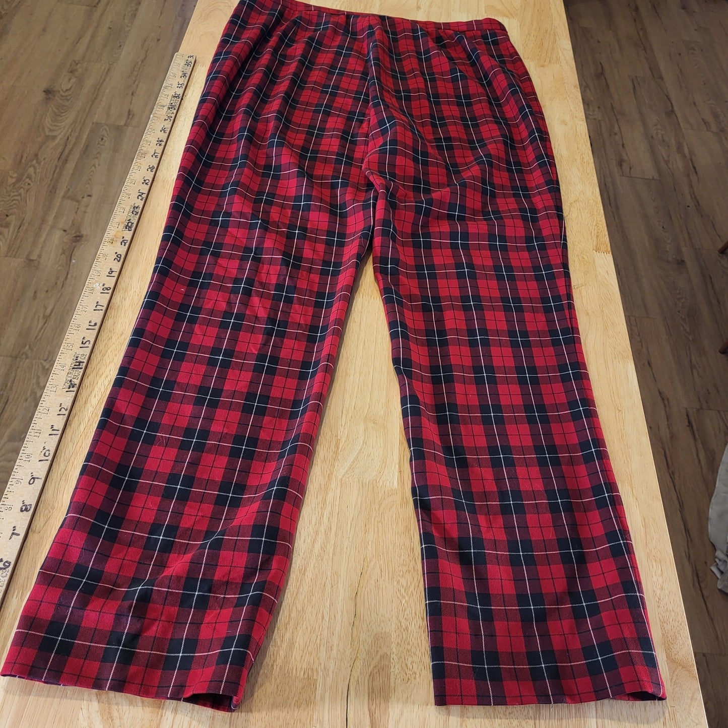 Jones New York Sport Stretch 14 Red Plaid Tartan Cigarette Pants