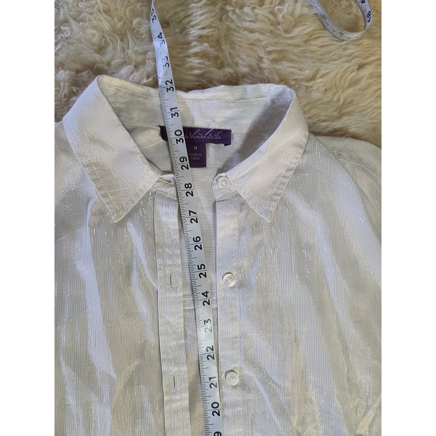 Gloria Vanderbilt White long sleeve collared button down silver metallic Medium