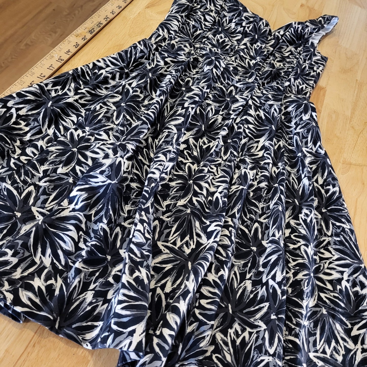 AGBDress Black & White Floral Sleeveless Skater Skirt Dress Cotton SIze 6