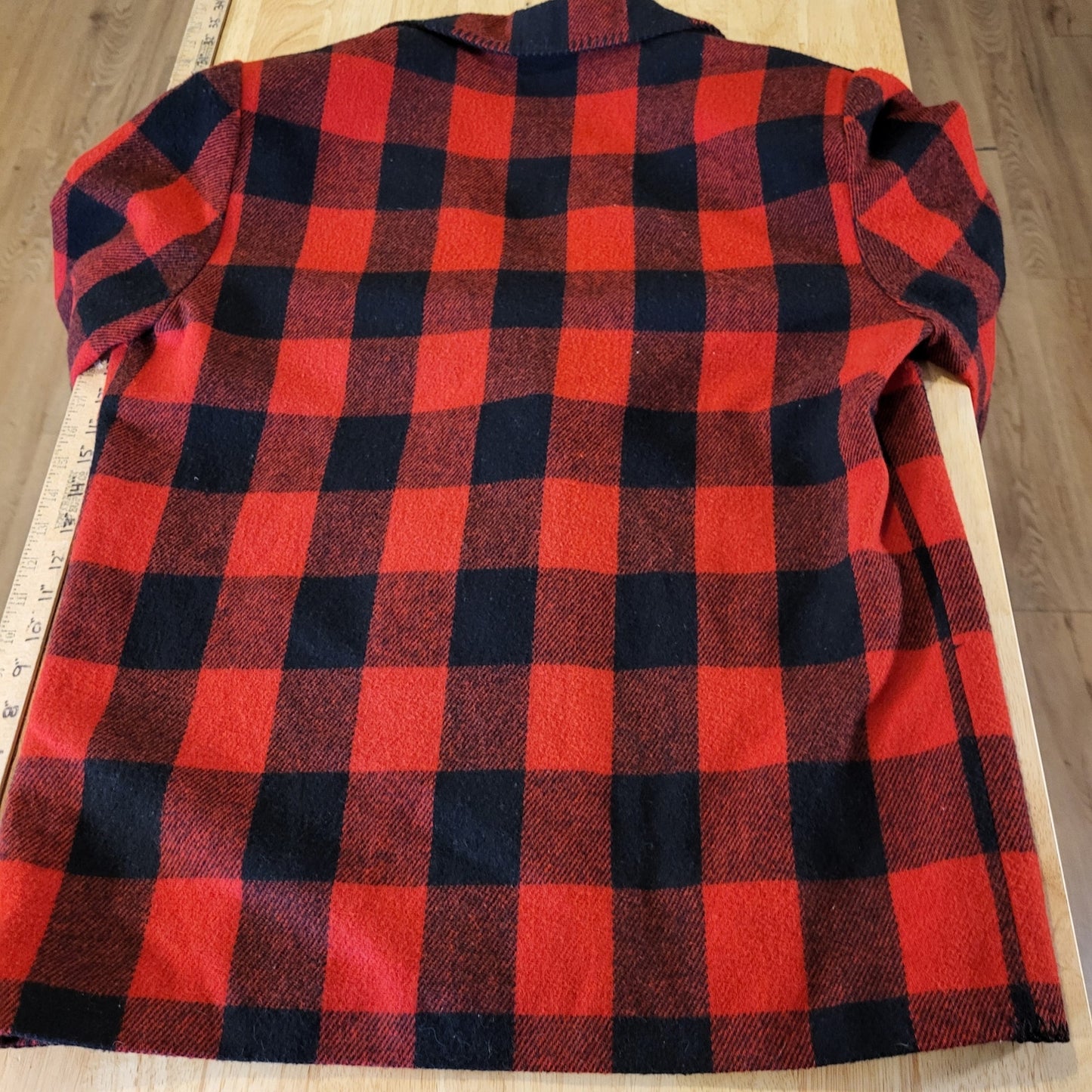 Red buffalo plaid wool felt Blazer blanket stitch Edge vintage pockets 23" p2p