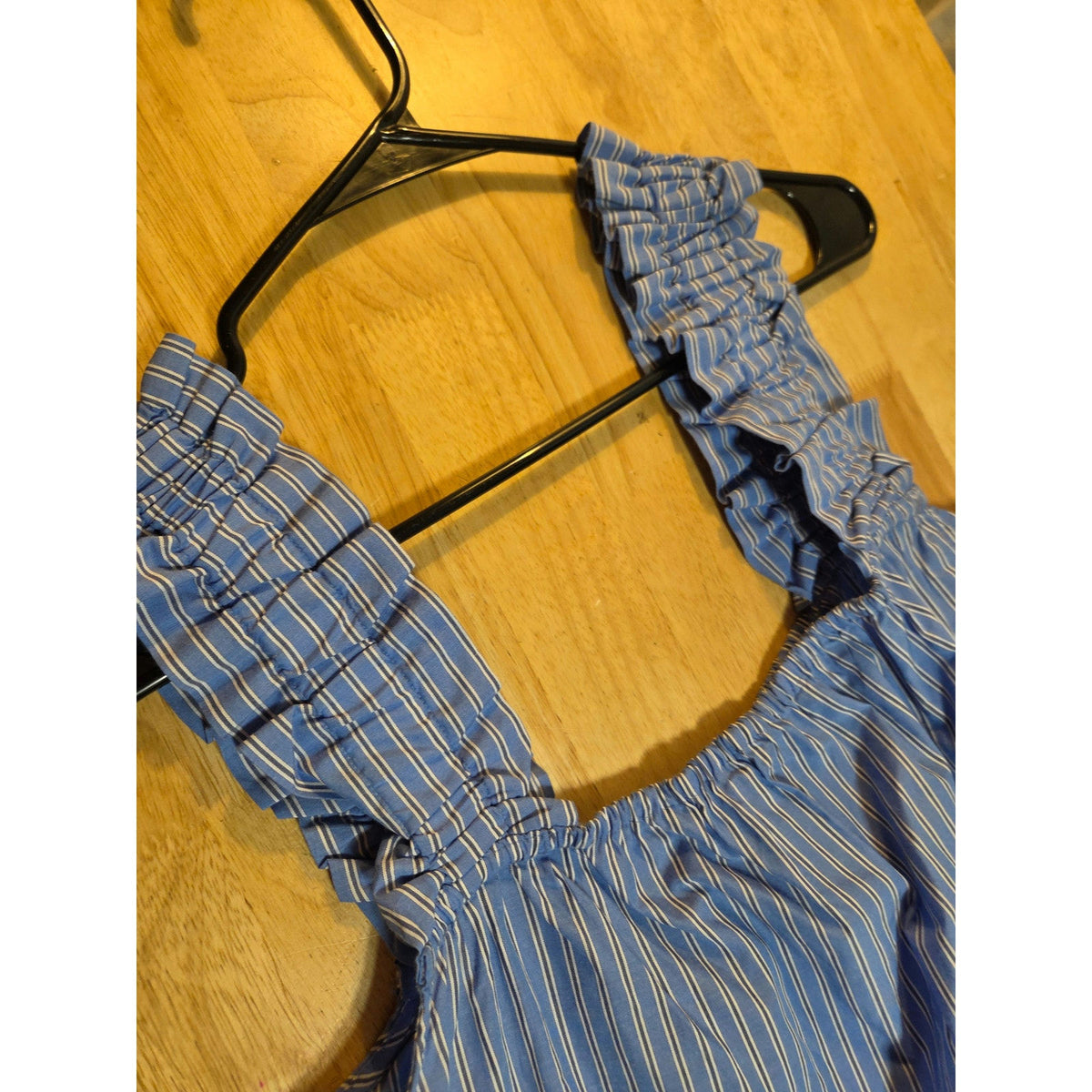 On 34th blue striped off shoulder tank top extra small