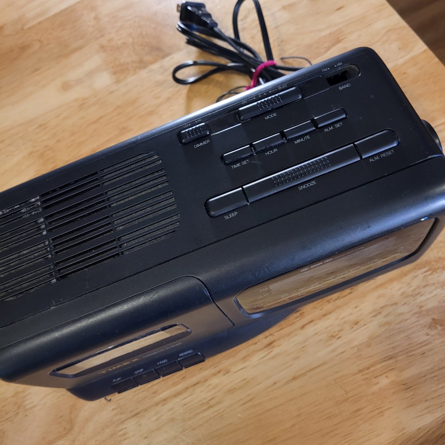 Timex T432B AM/FM Clock Radio Cassette Player Plug or Battery