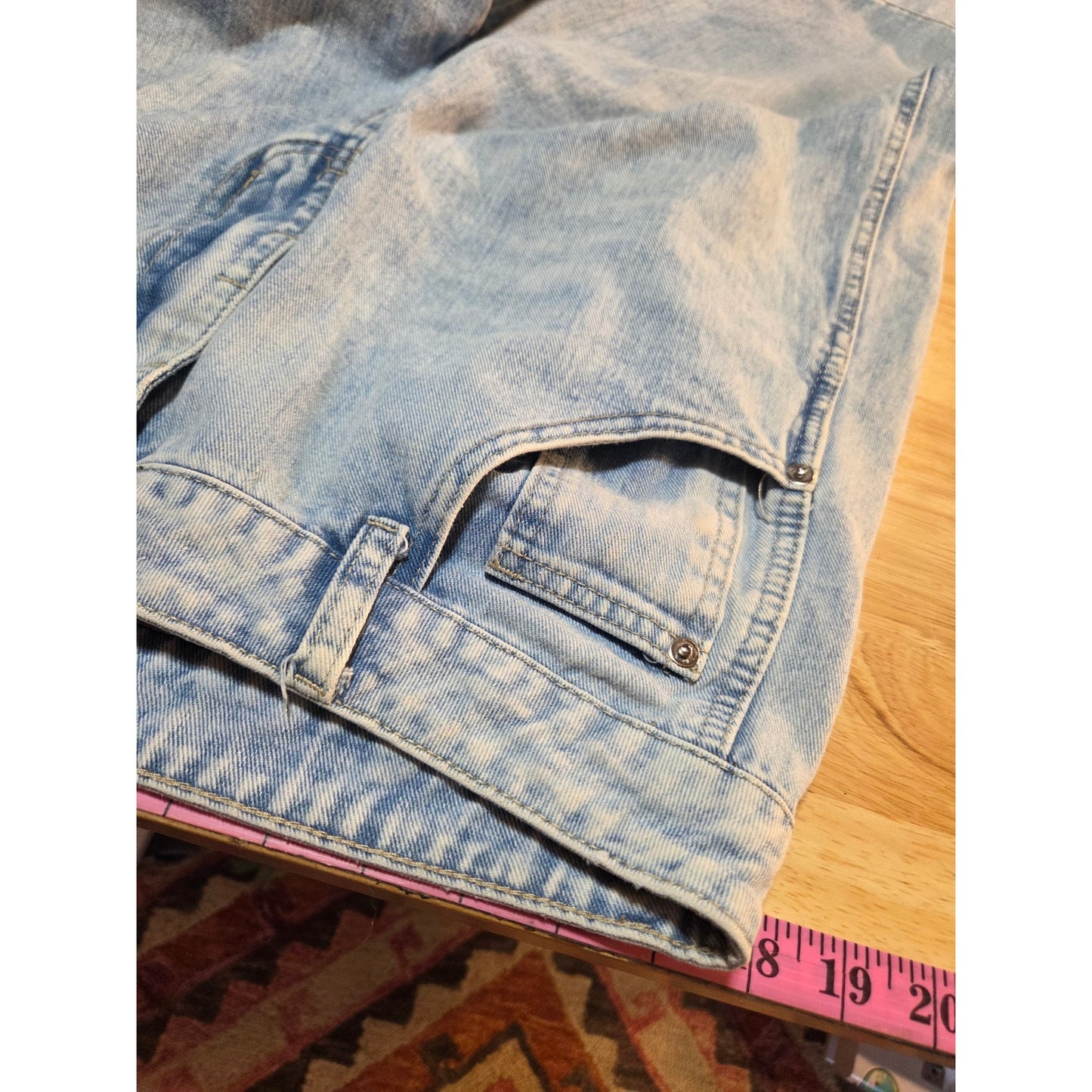 Light acid washed barrel jeans 36-in waist