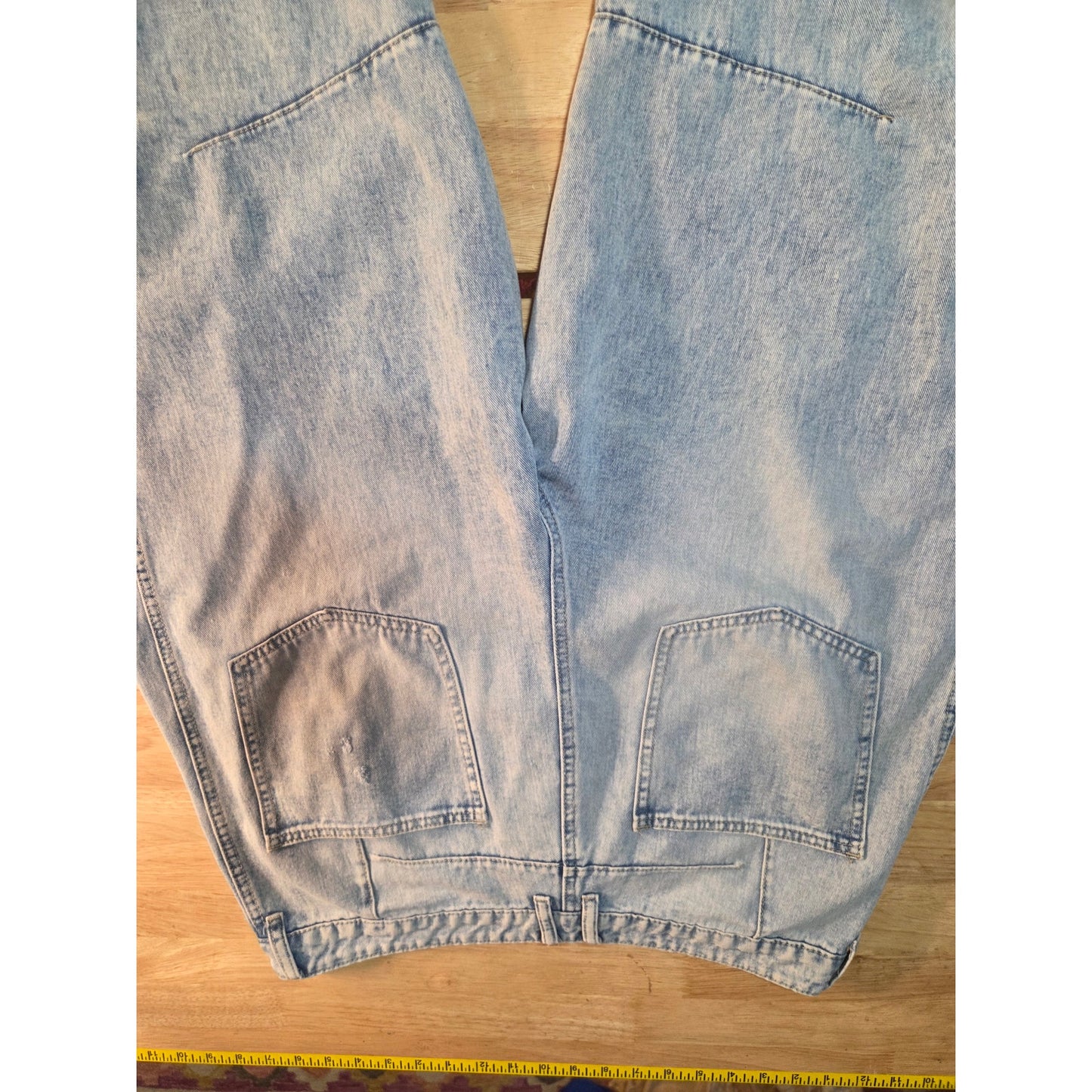 Light acid washed barrel jeans 36-in waist