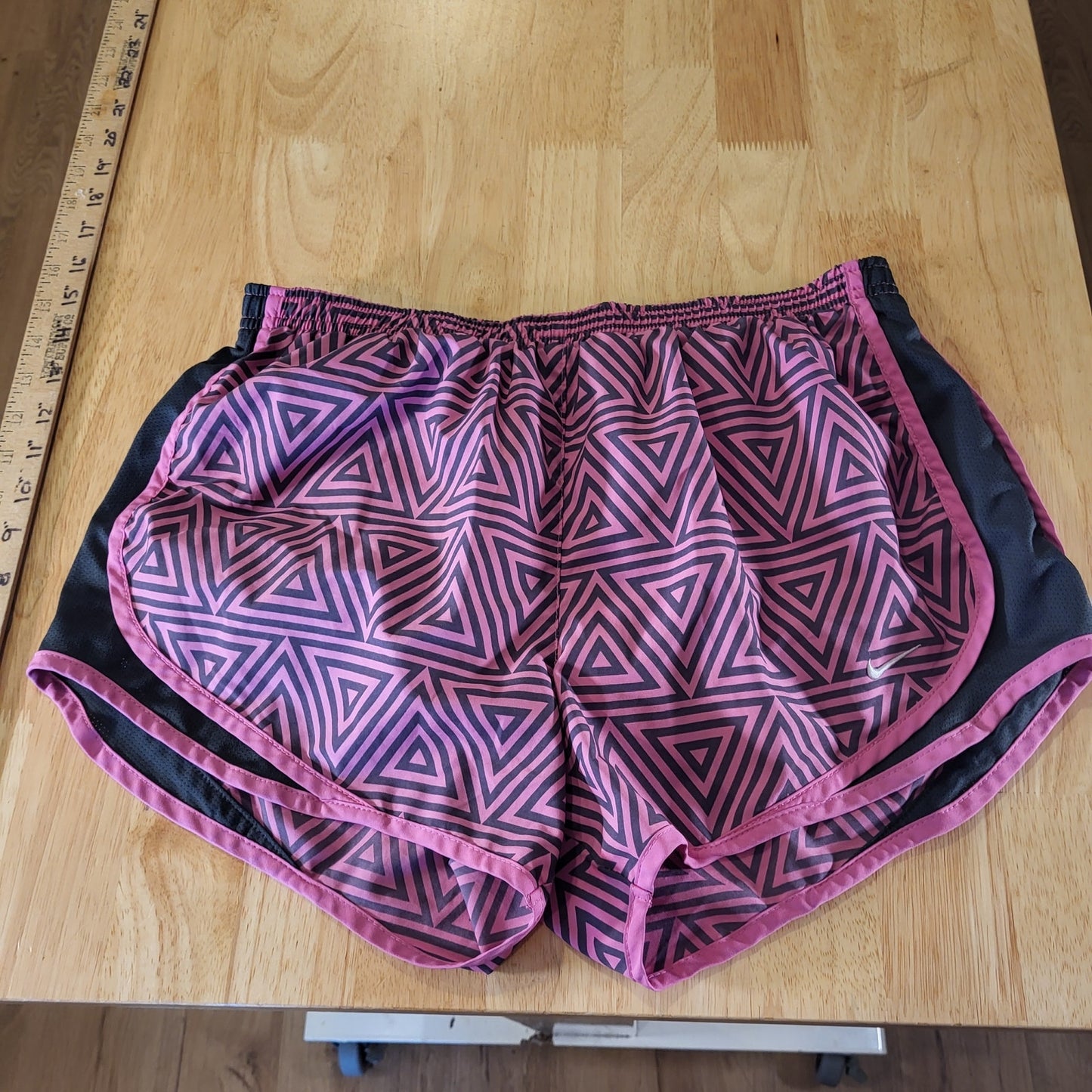 Nike Dri-Fit Pink Geometric  Print Short Athletic Size Medium