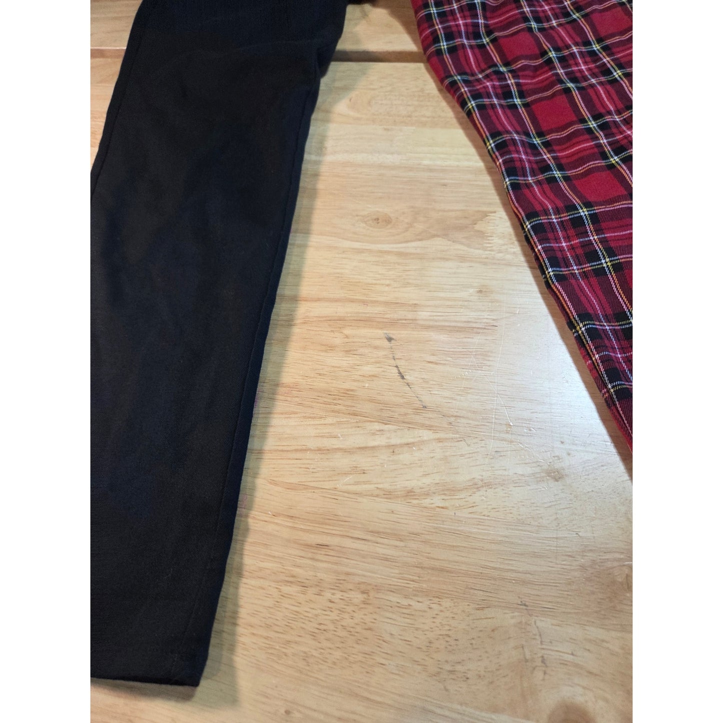Hot Topic size small red flag contrast leg black skinny pants elastic waist