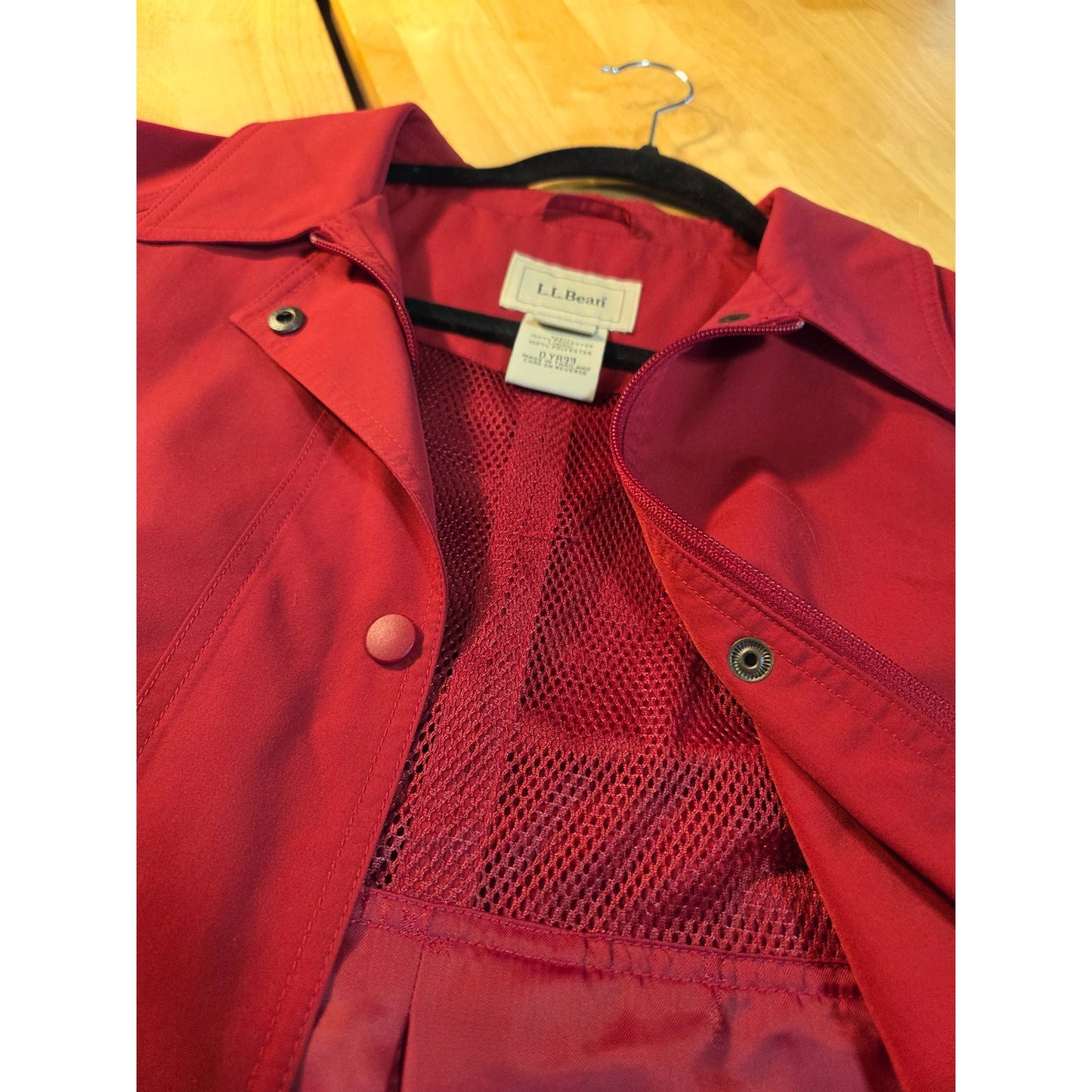 LL Bean red jacket zipper pocket size medium water resistant work jacket