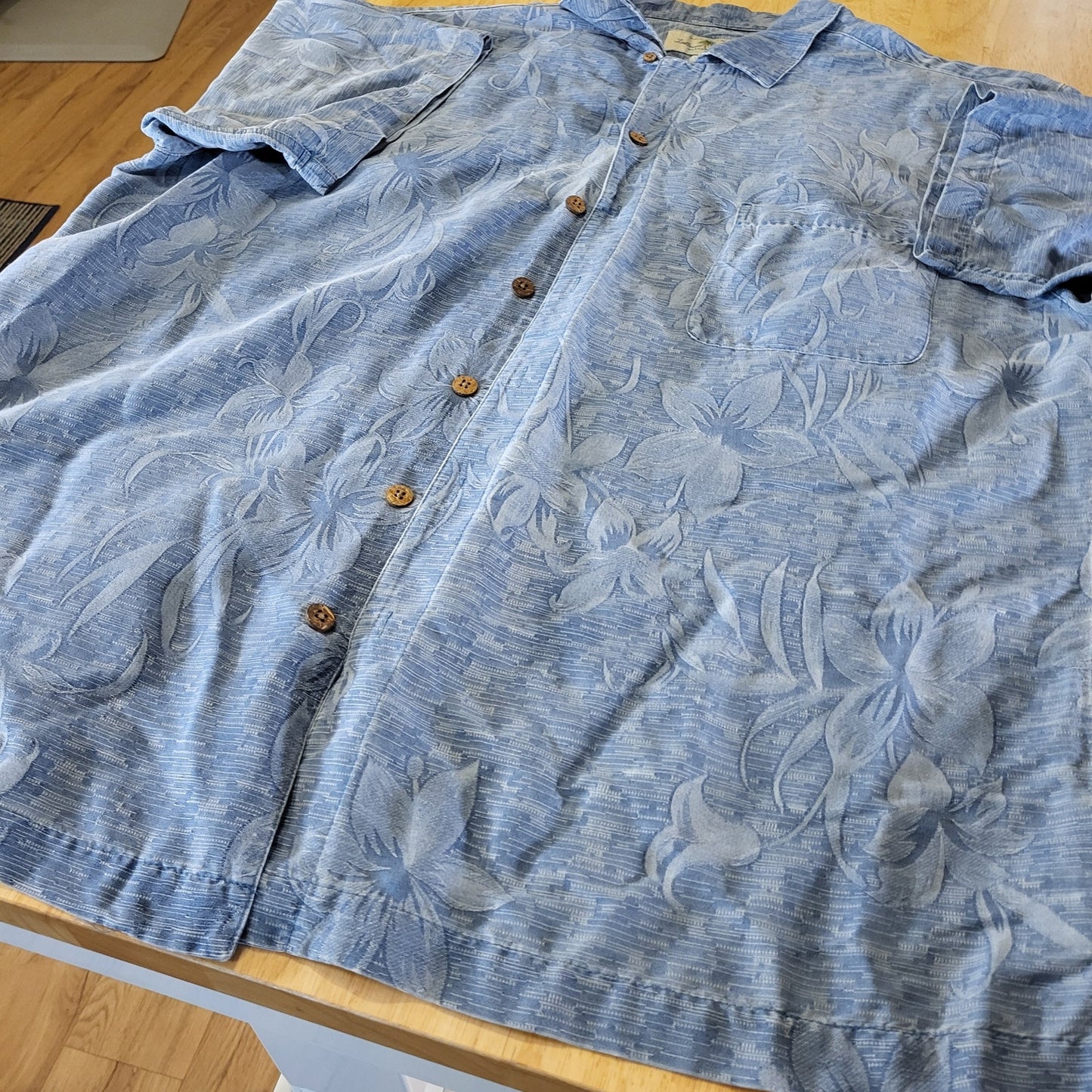 Island Shores Washable Silk Blue Men's Button Down Short Sleeve Coconut Buttons