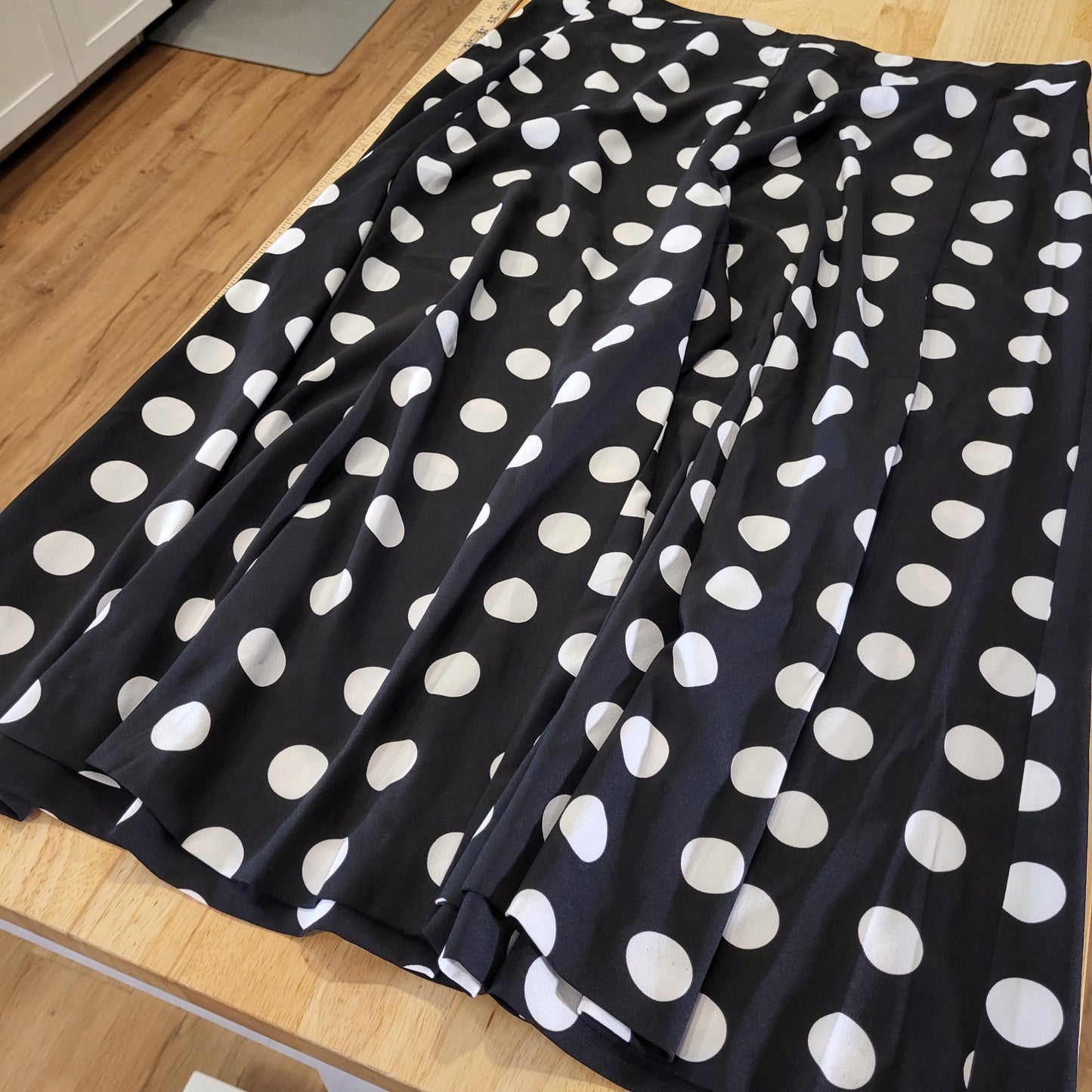 18/20 W Wide Leg Black & White Culottes Elastic Waist Rayon Slinky Soft 