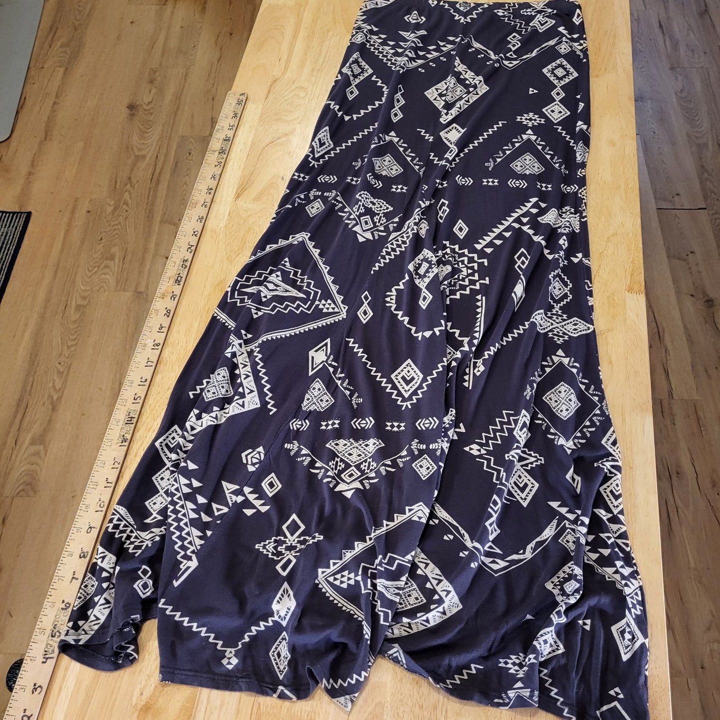Billabong 100% Viscose Gunmetal Gray Aztec Print Jersey Knit Tube Maxi Dress M