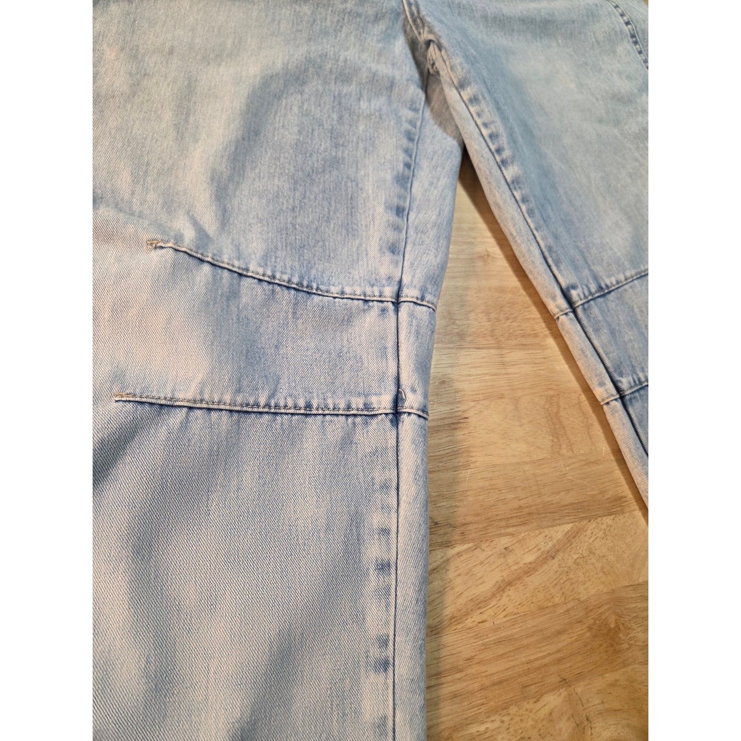 Light acid washed barrel jeans 36-in waist