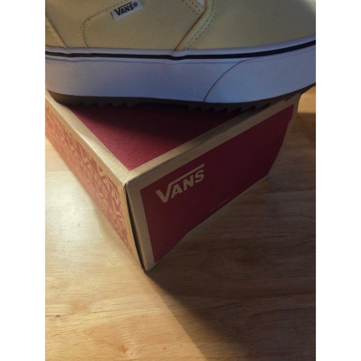 New inbox yellow platform slide on Canvas Vans butter yellow size 9 and 1/2