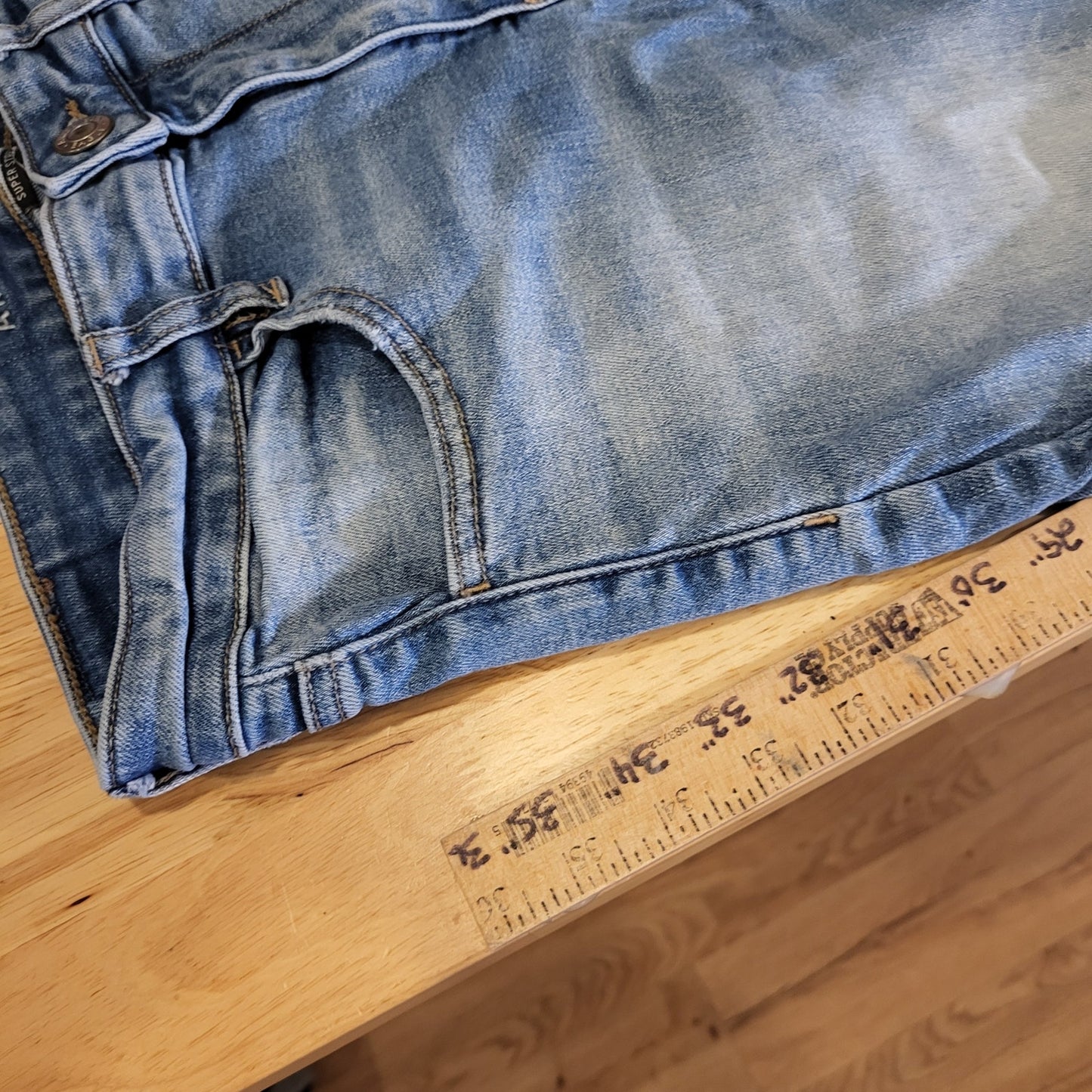 American Eagle Super Stretch Size 12 Straight Leg Distressed Medium Wash