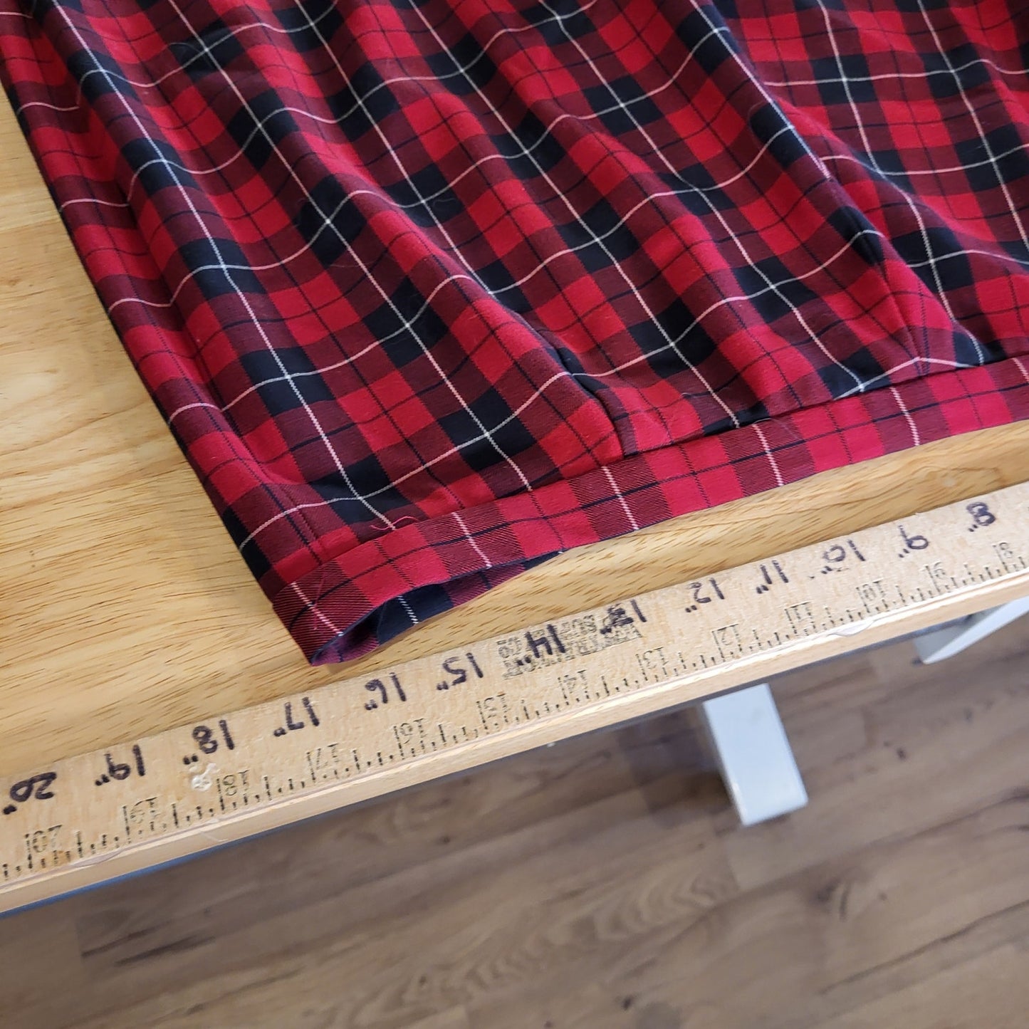 Jones New York Sport Stretch 14 Red Plaid Tartan Cigarette Pants
