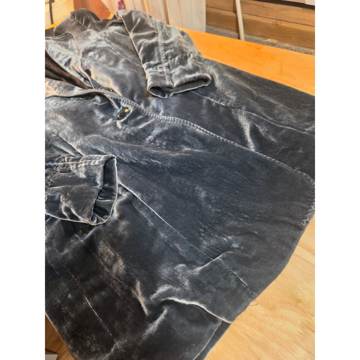 Coldwater Creek size 10 100% silk blue velvet beautiful long knee length coat