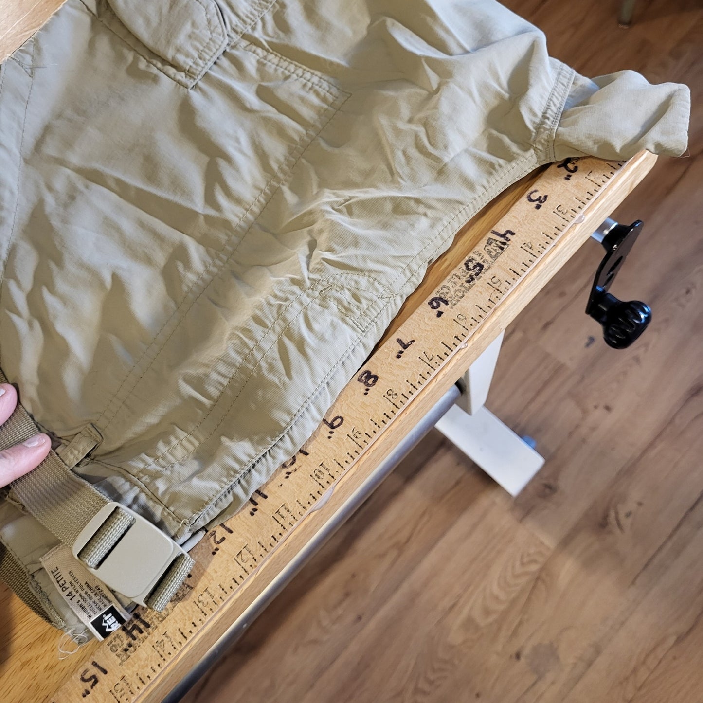 REI 14 Petite Khaki Nylon Convertible Pants Zip Pocket Belted 32" Waist