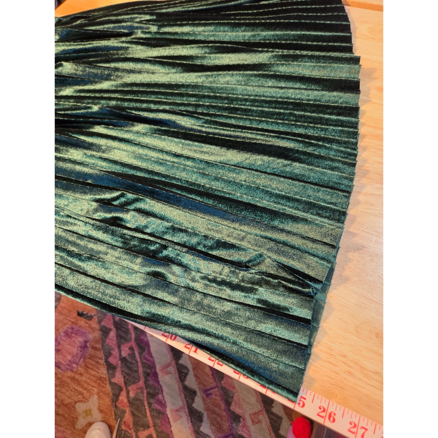 Lili's closet Xs Petite elastic waist green velvet pleated knee length skirt