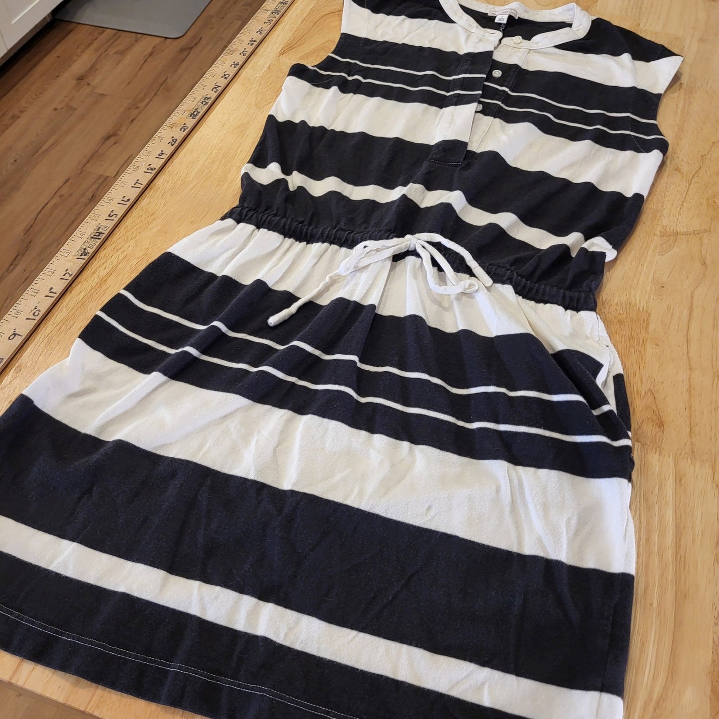 Gap Black & White Striped Sleeveless Jersey Knit Knee Length Dress Pockets