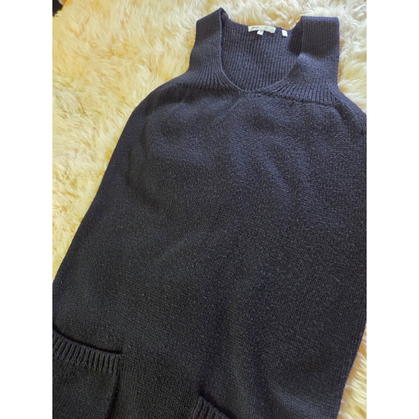Vince black sweater knit tank dress pocket front Size Small Mini V-neck
