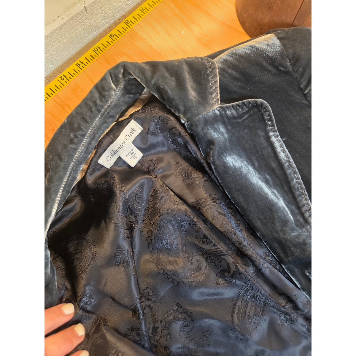 Coldwater Creek size 10 100% silk blue velvet beautiful long knee length coat