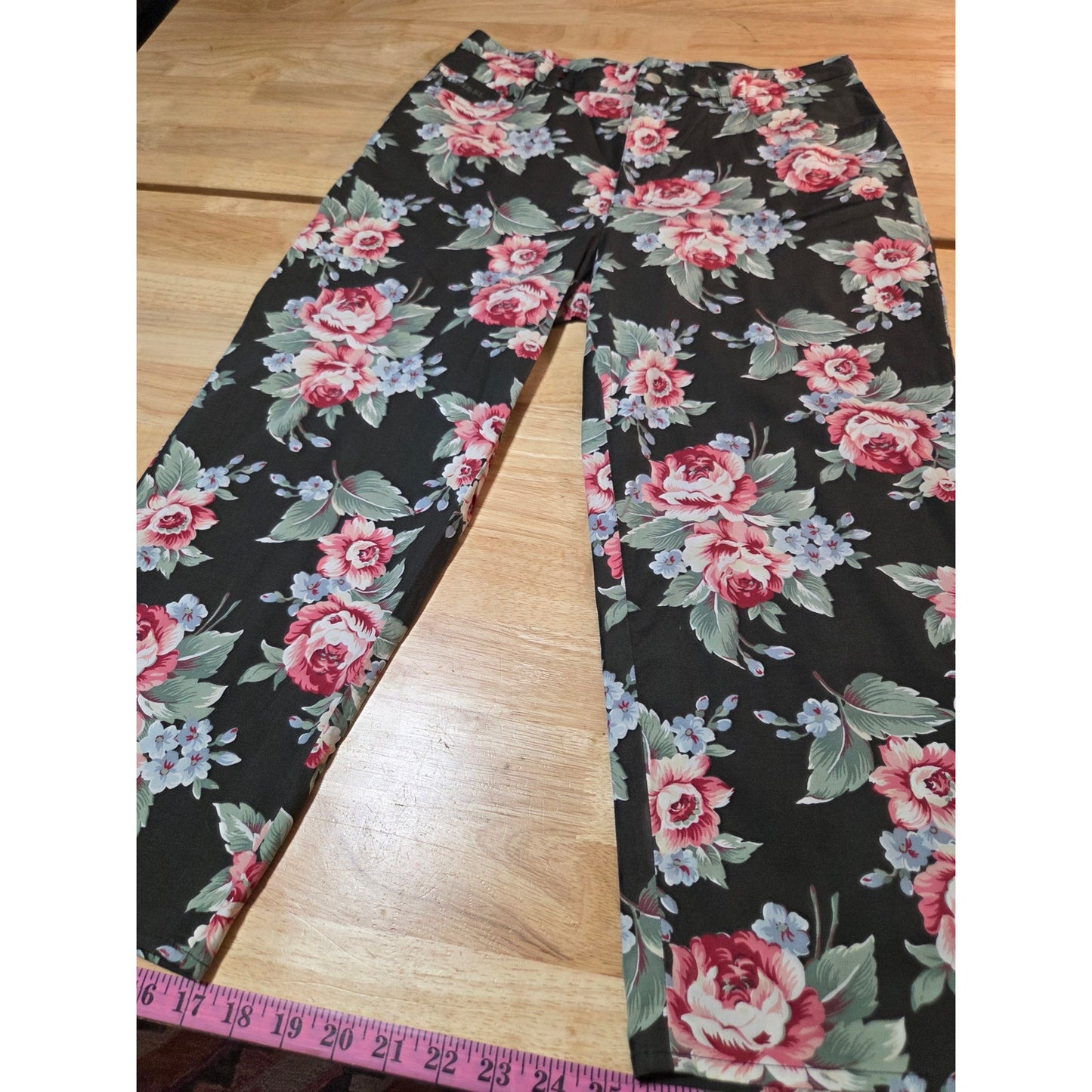 Lauren by Ralph Lauren size 12 pink and black floral cropped straight leg jeans
