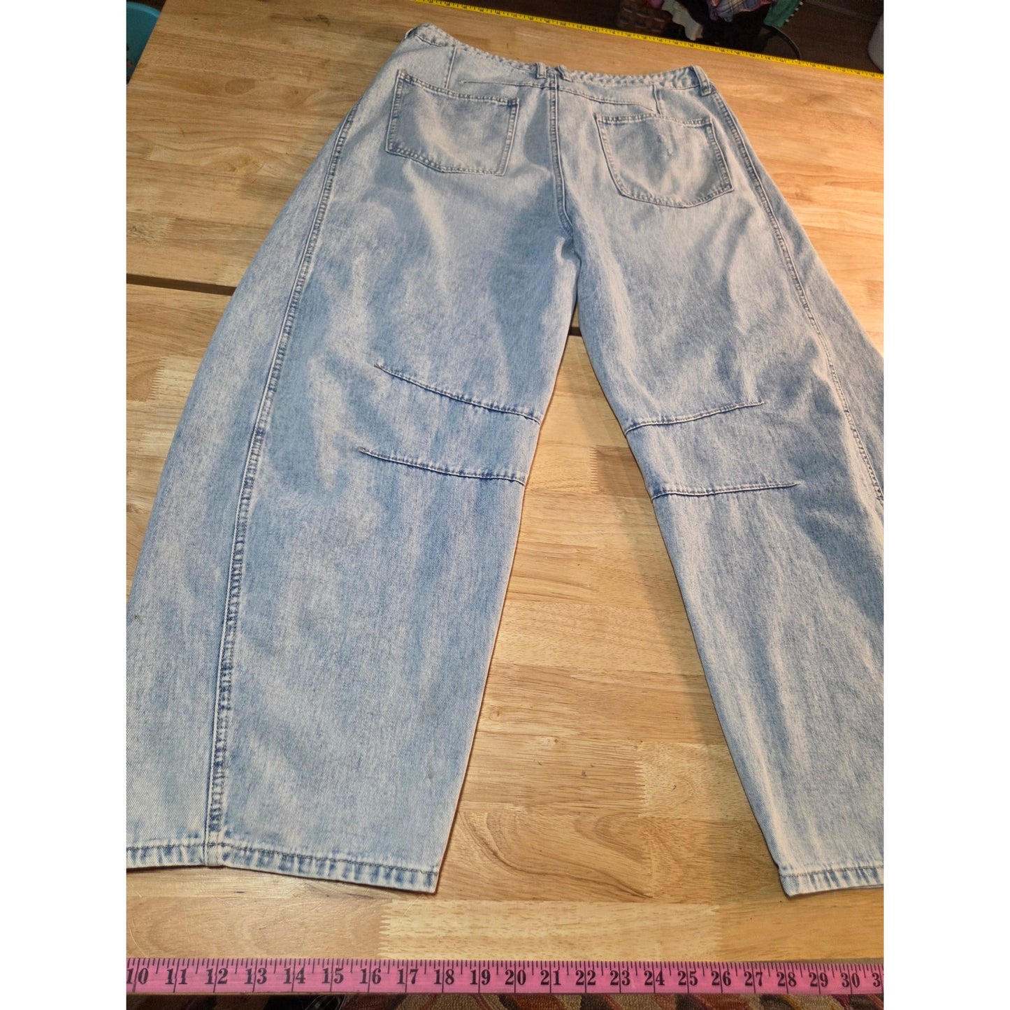 Light acid washed barrel jeans 36-in waist