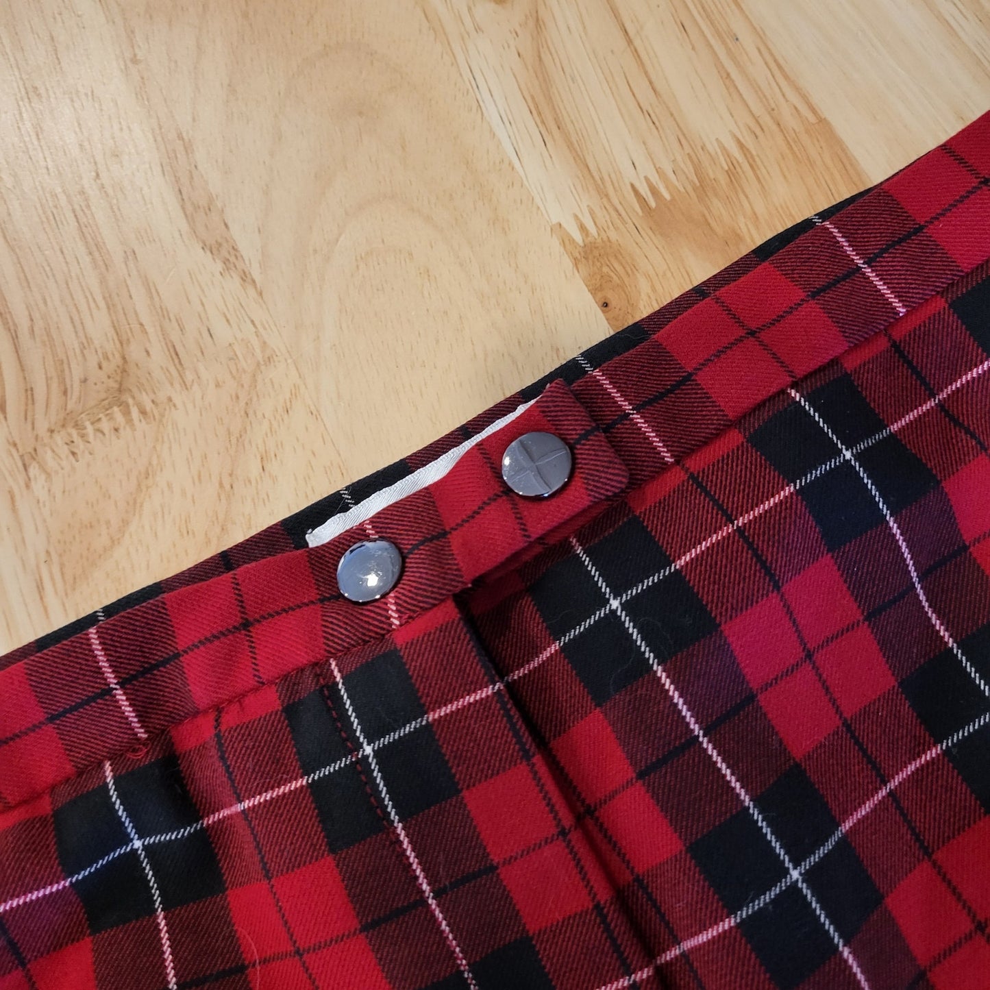 Jones New York Sport Stretch 14 Red Plaid Tartan Cigarette Pants