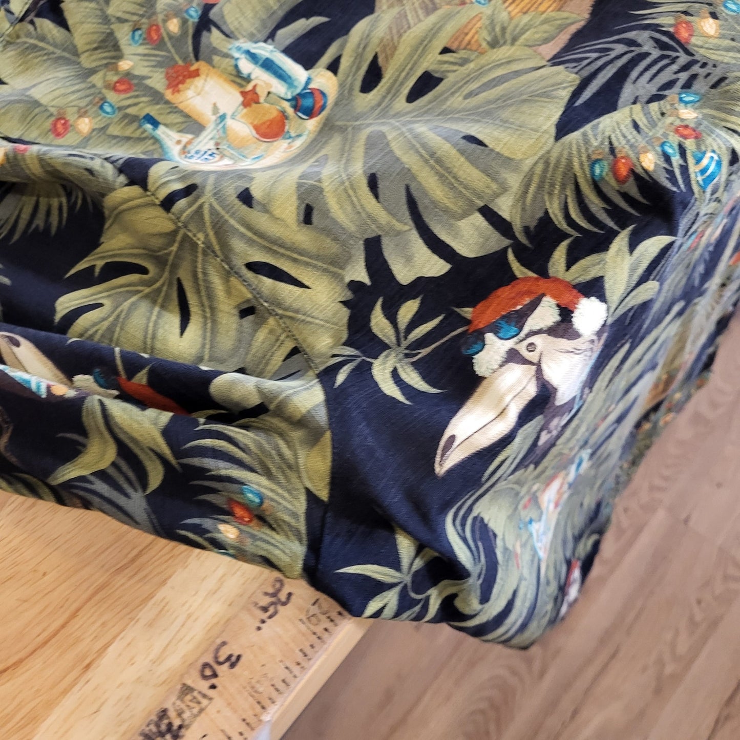 Tommy Bahama 100% Silk Christmas Island Hawaiian Tiki Santa XXL Embroidered
