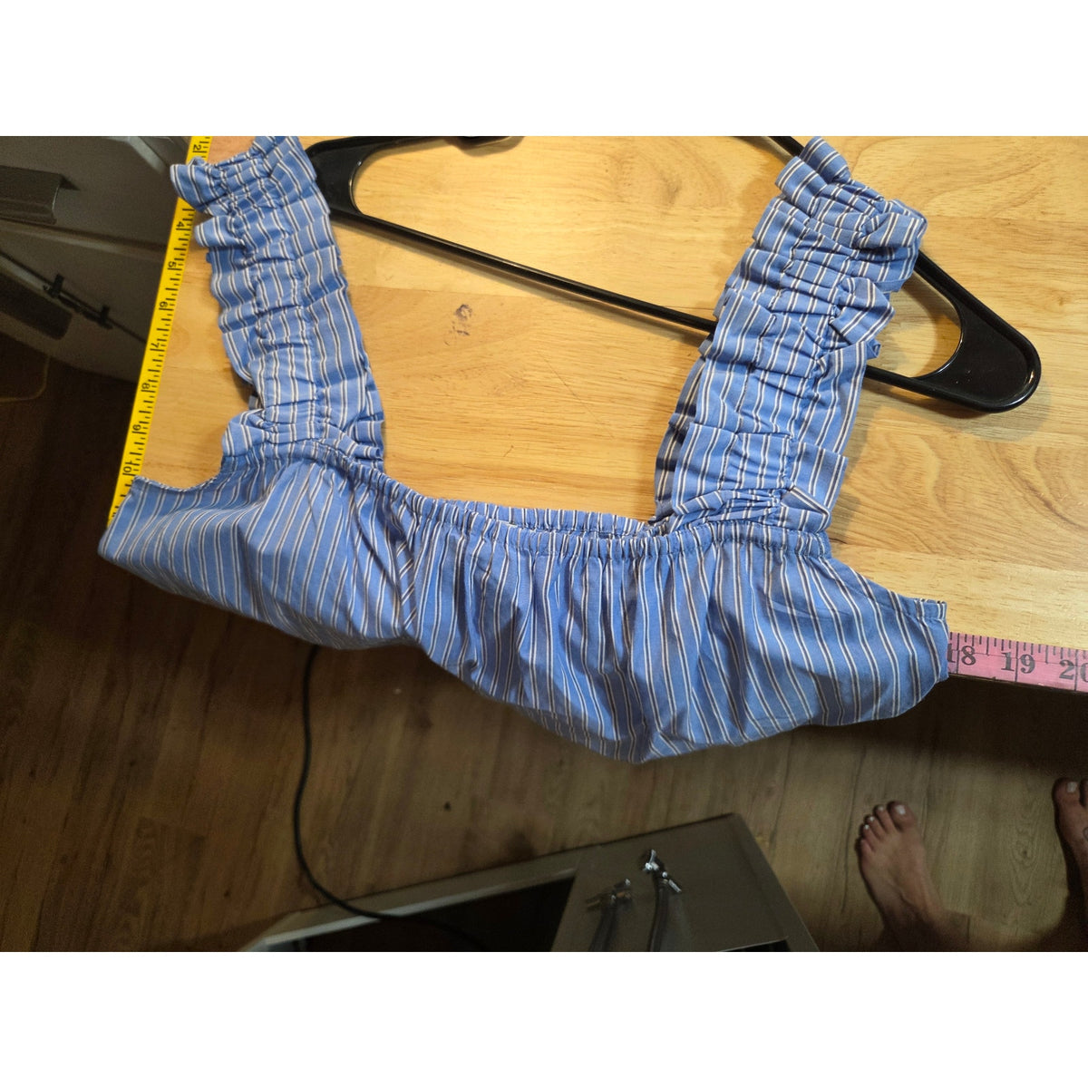 On 34th blue striped off shoulder tank top extra small