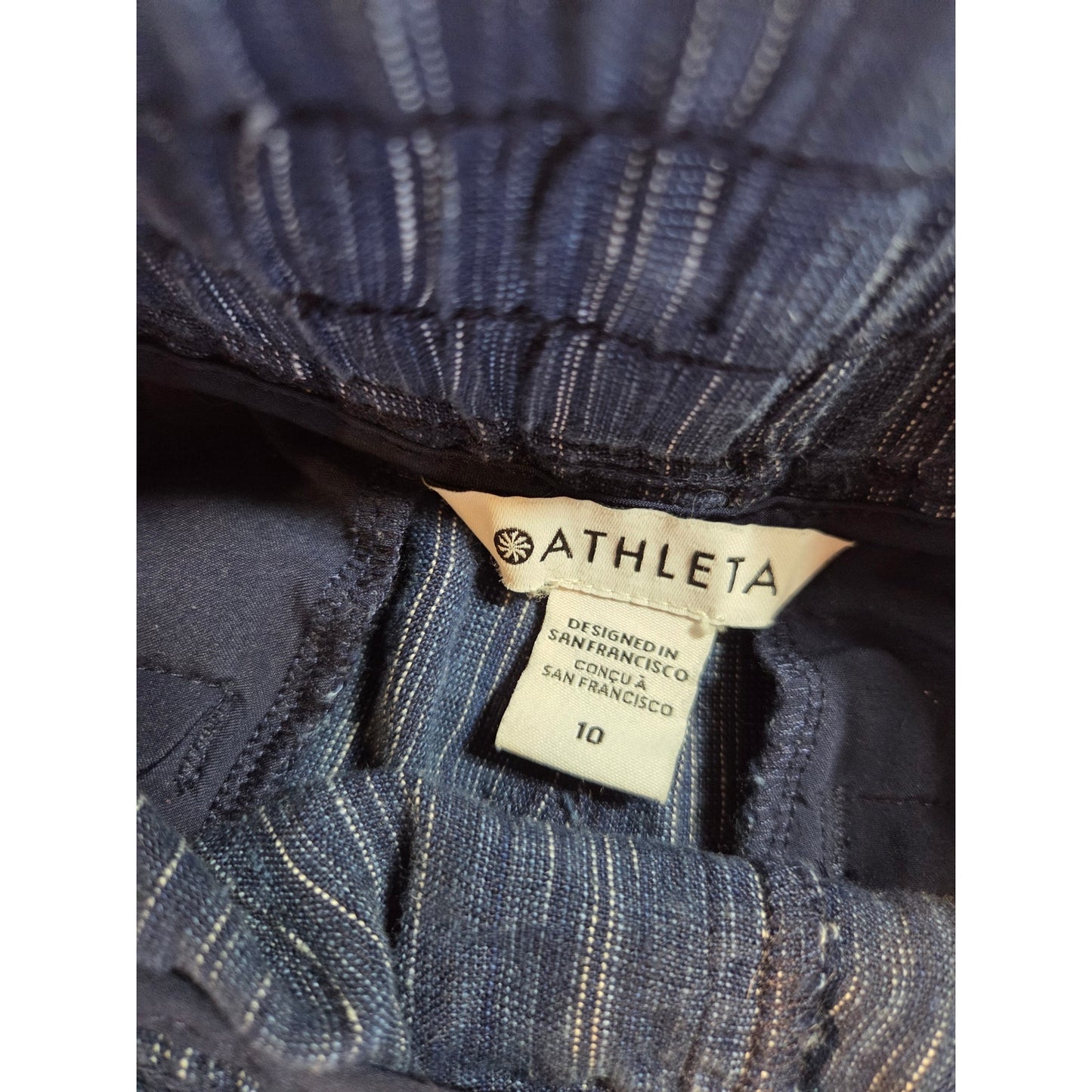 Athleta Navy blue textured stripe elastic waist athletic shorts pockets tie sz10
