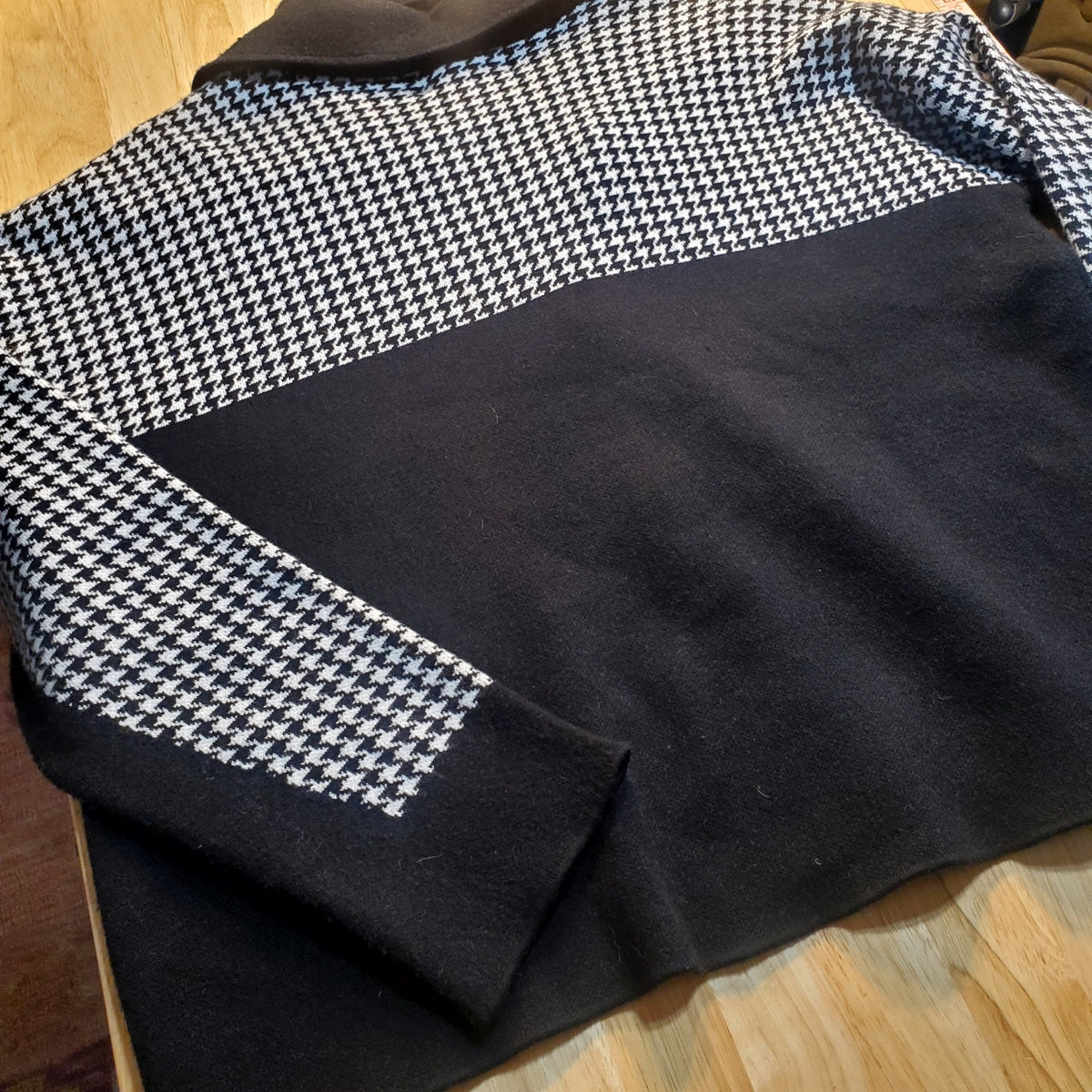 NWT Oliver.O Viscose Blend Houndstooth Collared Snap Button Front Sweater SM