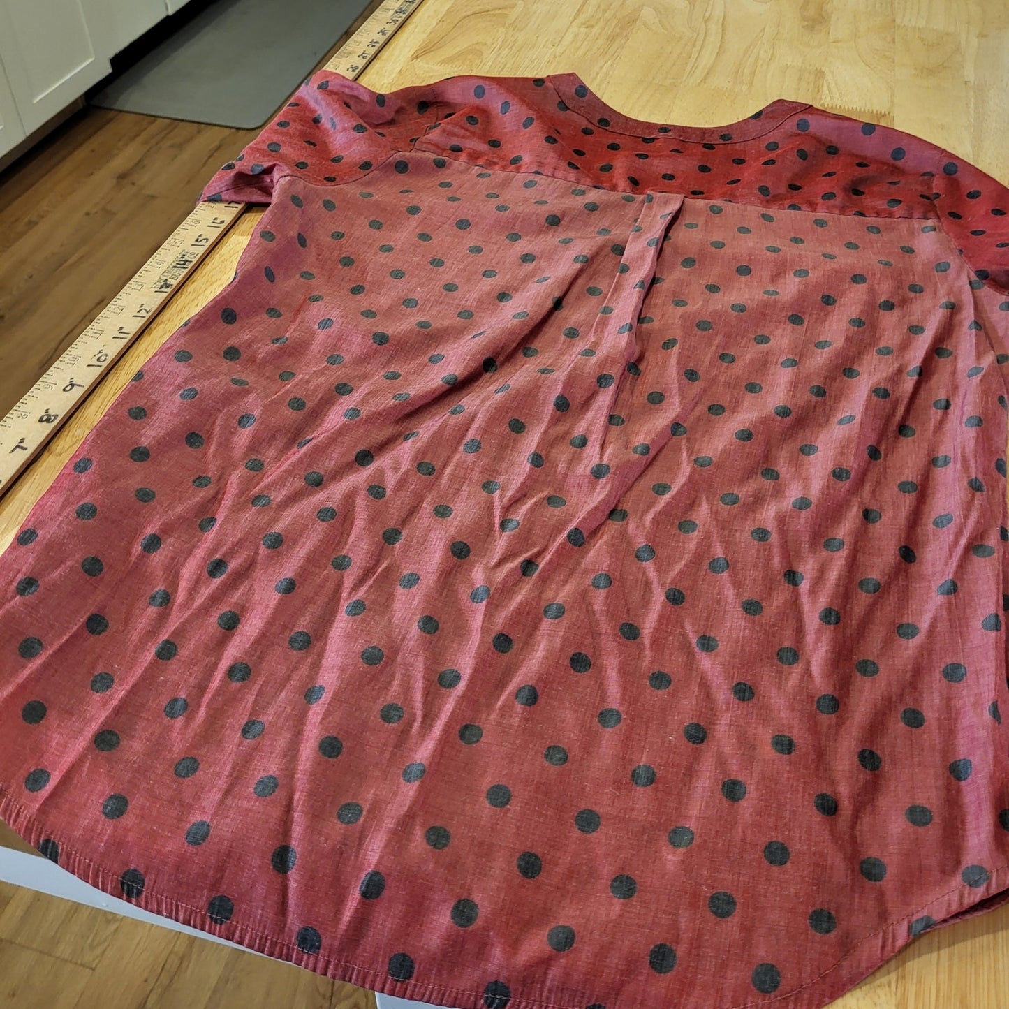 Express Medium Red & Black Polkadot Blouse Lightweight V-neck Pockets 18" p2p