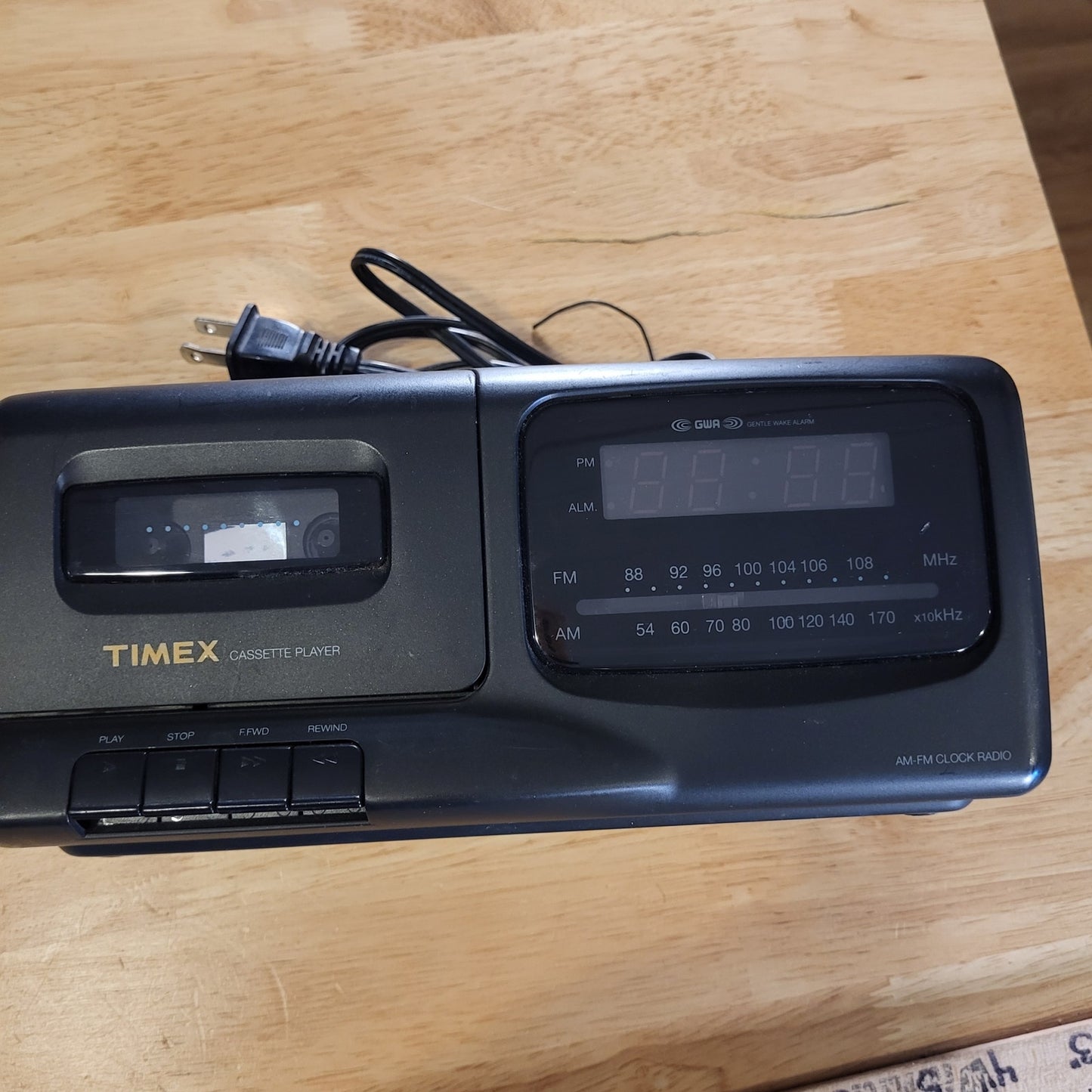 Timex T432B AM/FM Clock Radio Cassette Player Plug or Battery