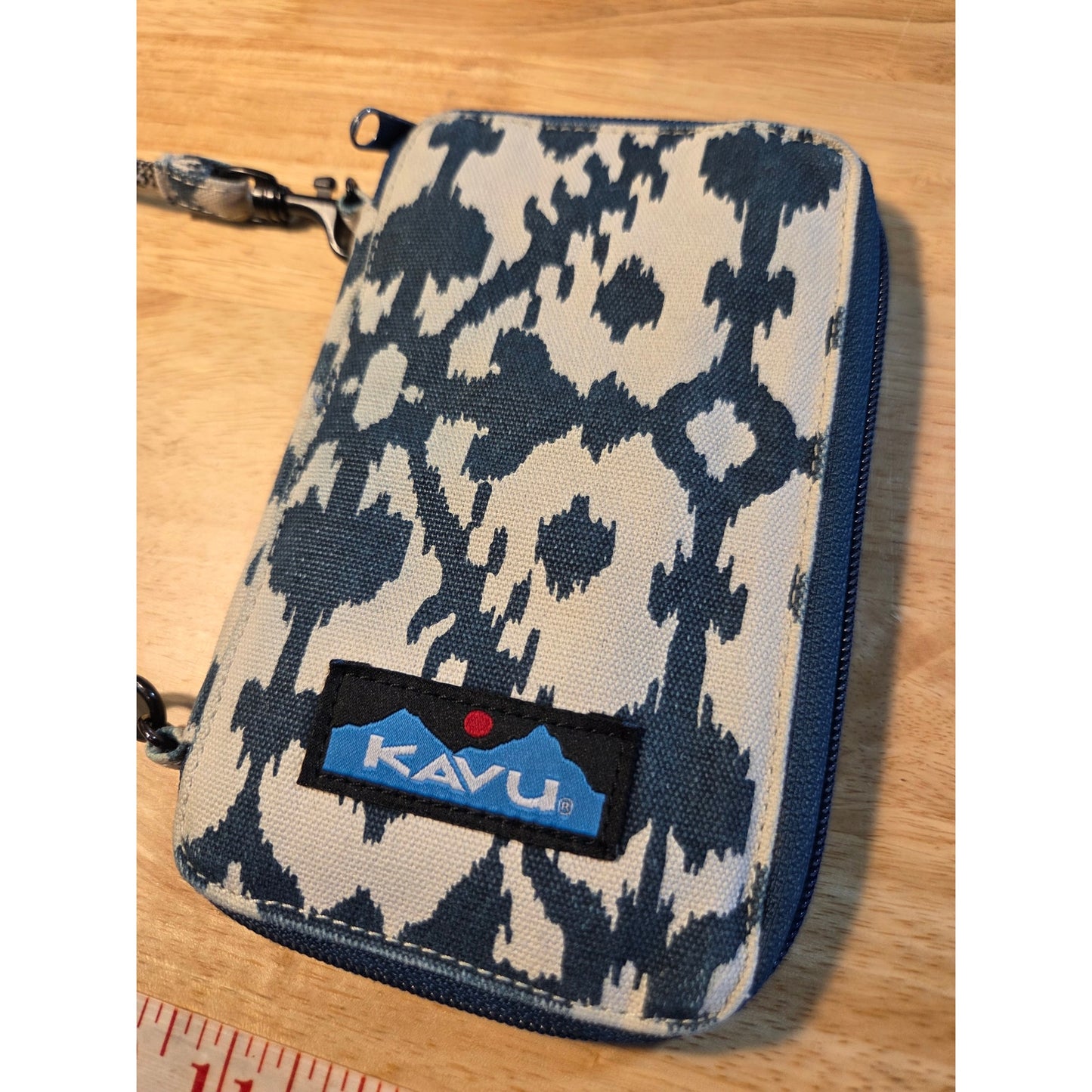 Kavu unused wallet with shoulder strap black and white canvas small