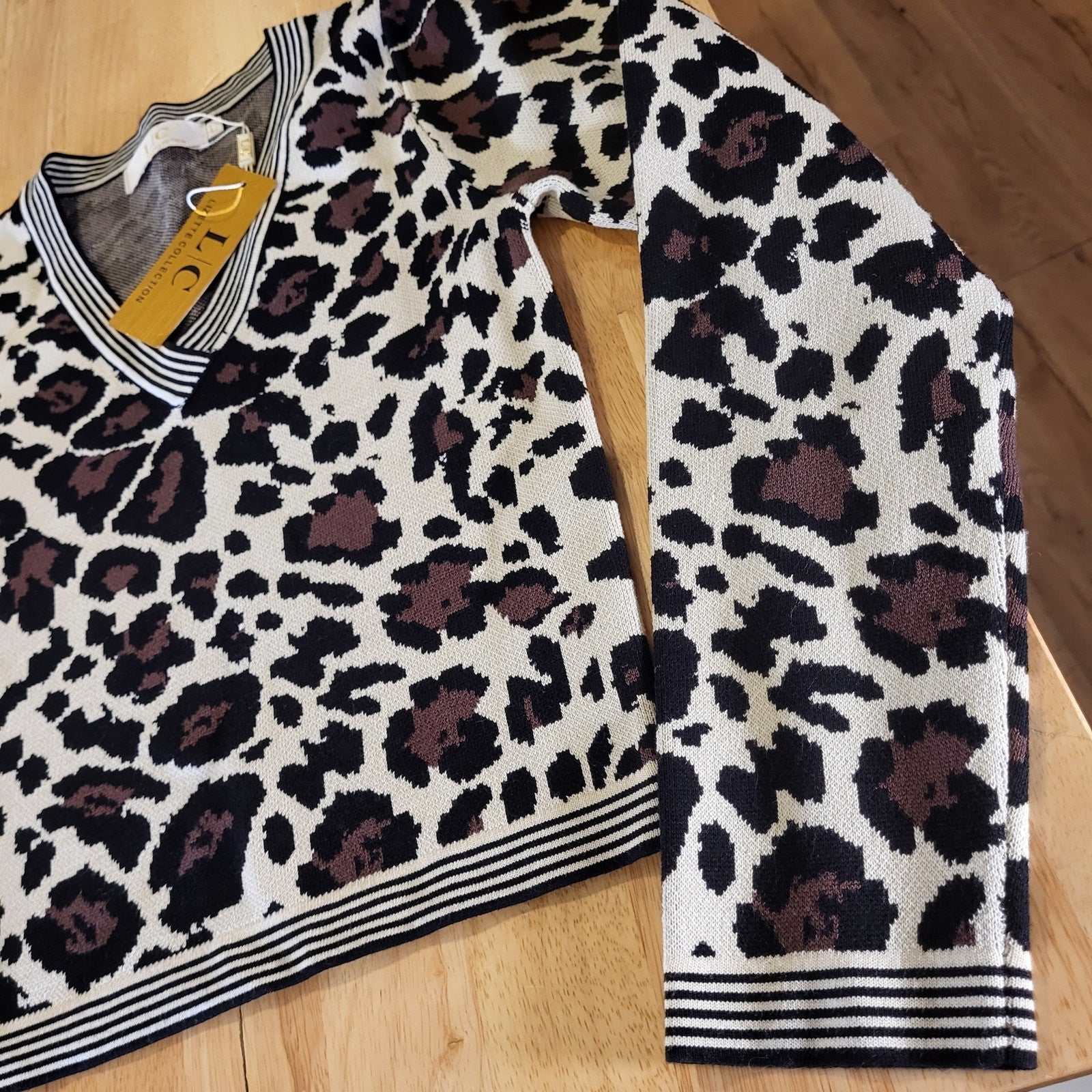 NWT Lauren Conrad Leopard Knit V-neck Sweater 15" p2p Large (fits tight) |