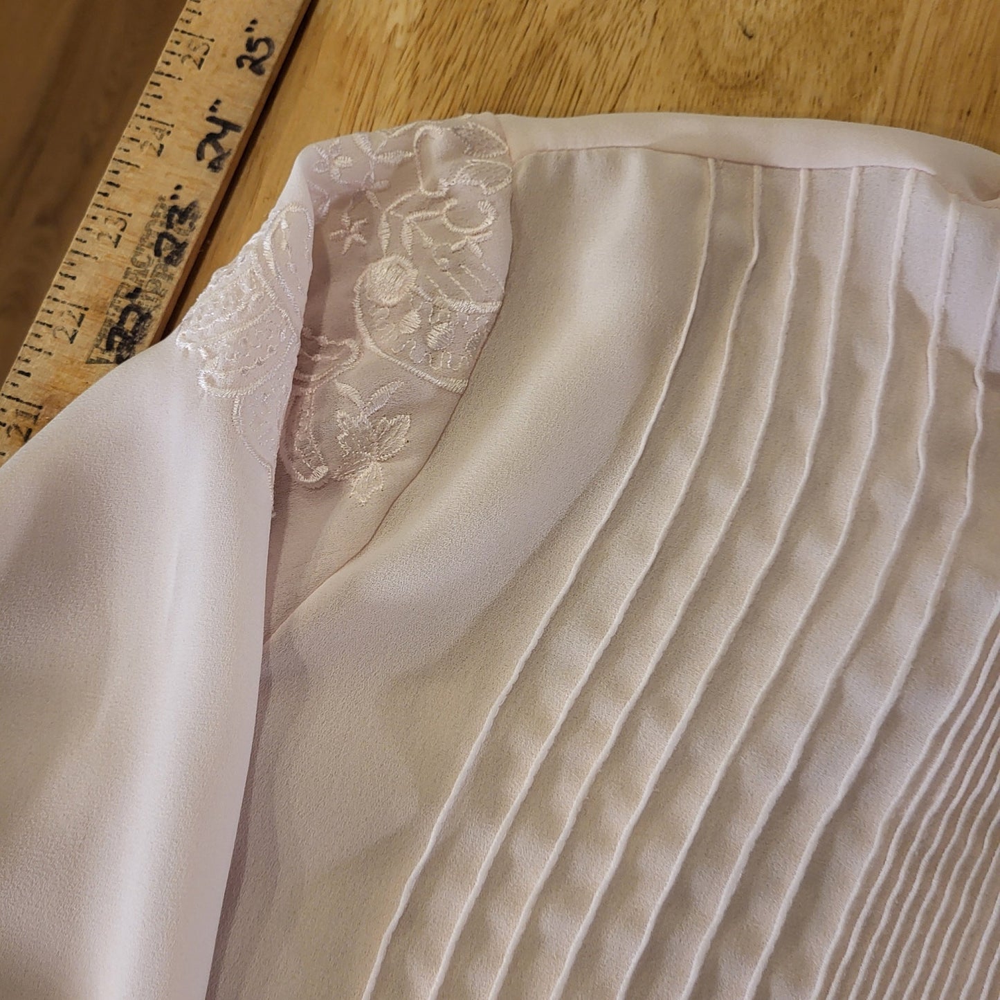 Vintage Baby Pink Button Down Lace Collar & Shoulder Detail 21" Pit to pit