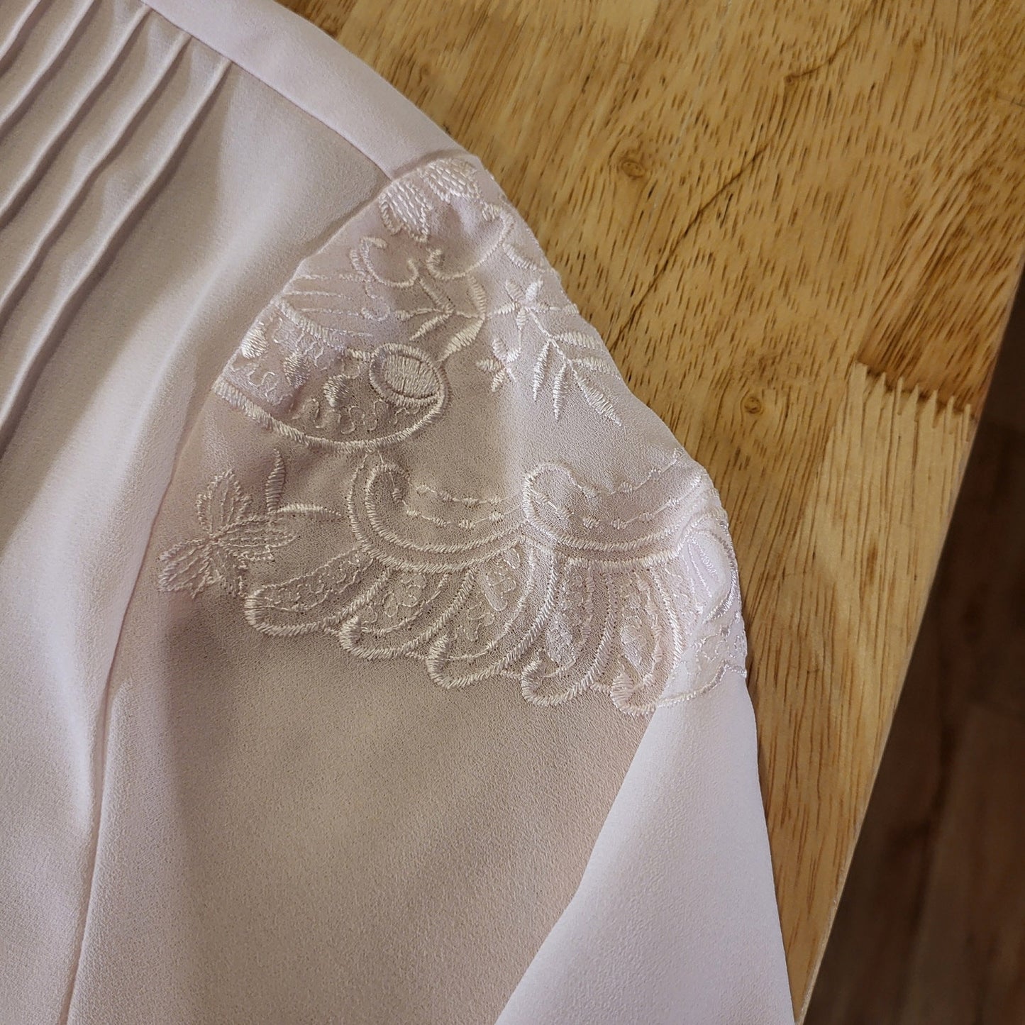 Vintage Baby Pink Button Down Lace Collar & Shoulder Detail 21" Pit to pit