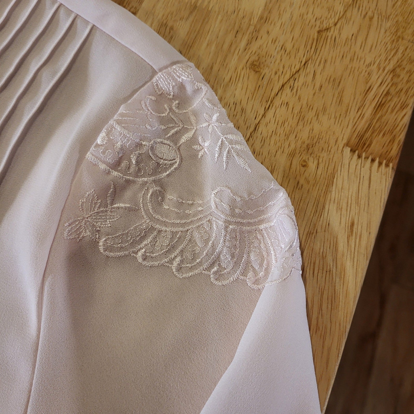 Vintage Baby Pink Button Down Lace Collar & Shoulder Detail 21" Pit to pit