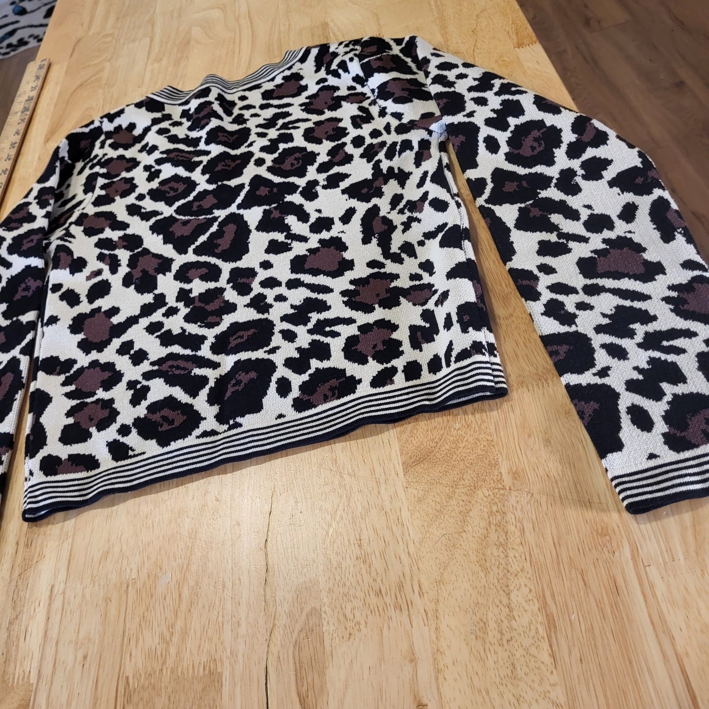 NWT Lauren Conrad Leopard Knit V-neck Sweater 15" p2p Large (fits tight) |