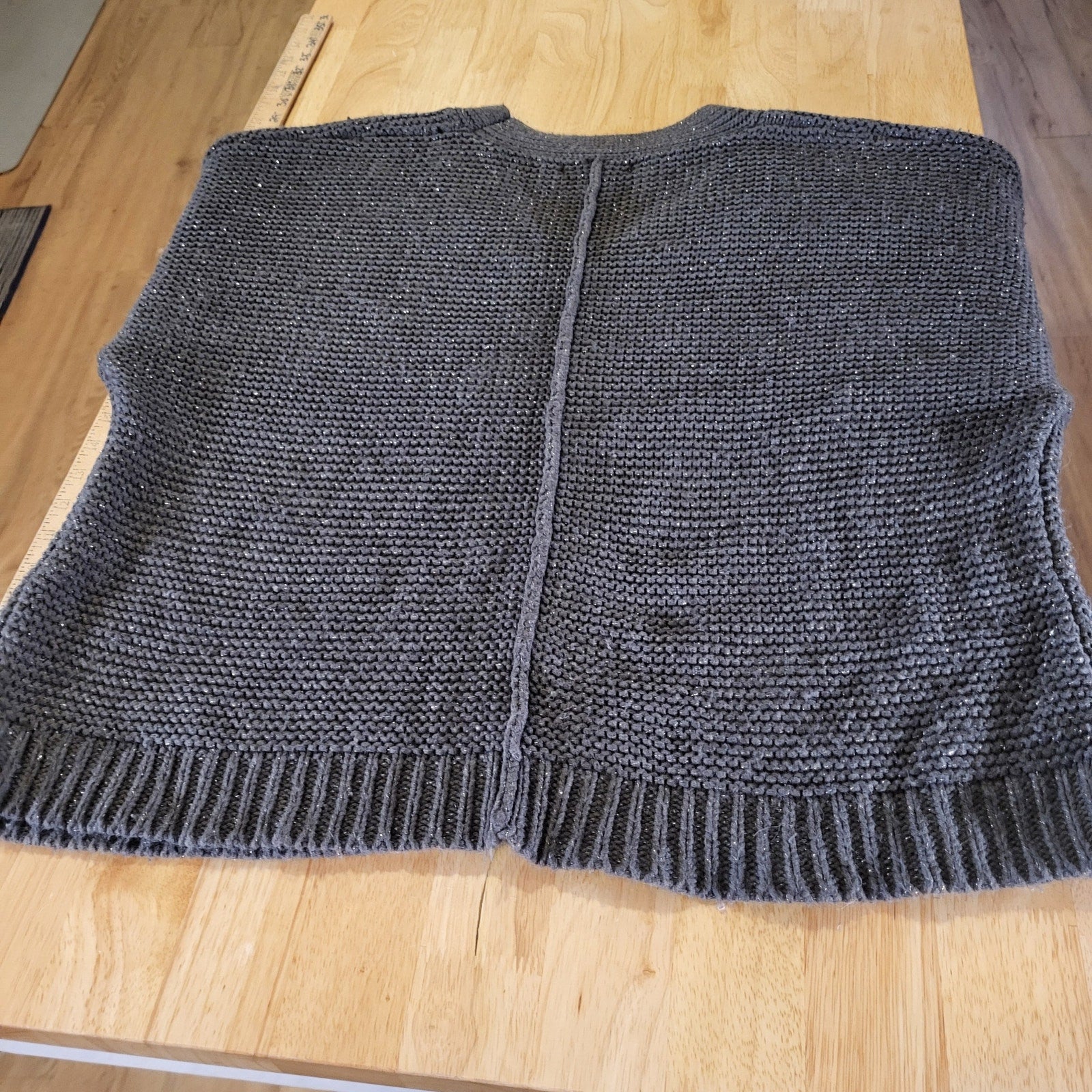Mossimo Charcoal Gray Metallic Chunky Knit 25" p2p Raised Center Seam V-neck Med