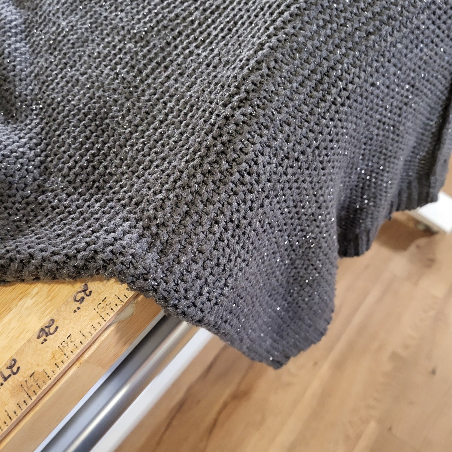 Mossimo Charcoal Gray Metallic Chunky Knit 25" p2p Raised Center Seam V-neck Med