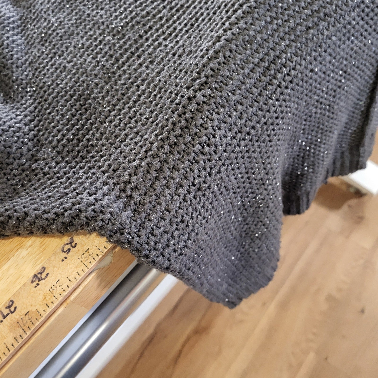 Mossimo Charcoal Gray Metallic Chunky Knit 25" p2p Raised Center Seam V-neck Med