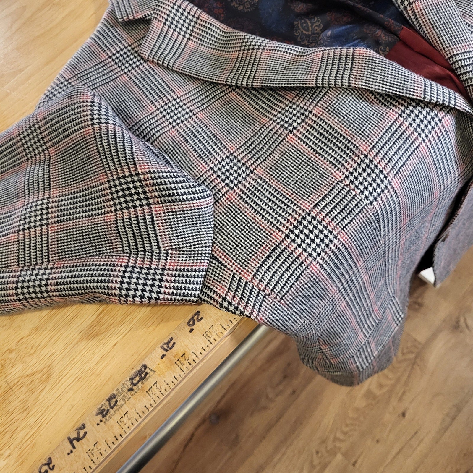 Tallia Wool Plaid Blazer pockets 19" P2P 27" long lined 3 button cuff 