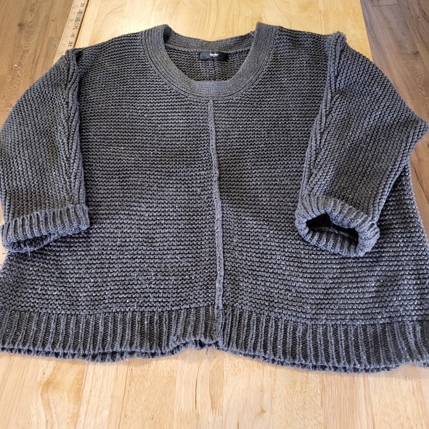 Mossimo Charcoal Gray Metallic Chunky Knit 25" p2p Raised Center Seam V-neck Med