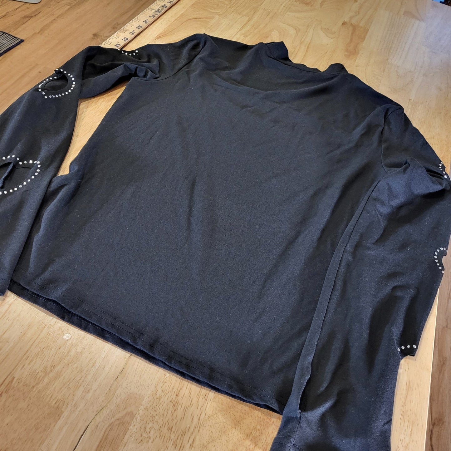 Black Knit Long Sleeve Heart Rhinestone & Back Cutout Thumb Hole mock collar sm