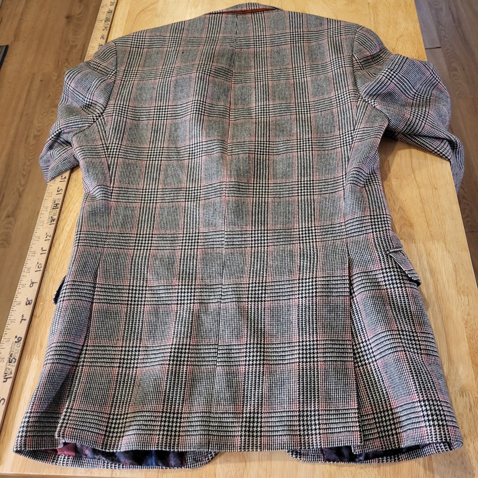 Tallia Wool Plaid Blazer pockets 19" P2P 27" long lined 3 button cuff 